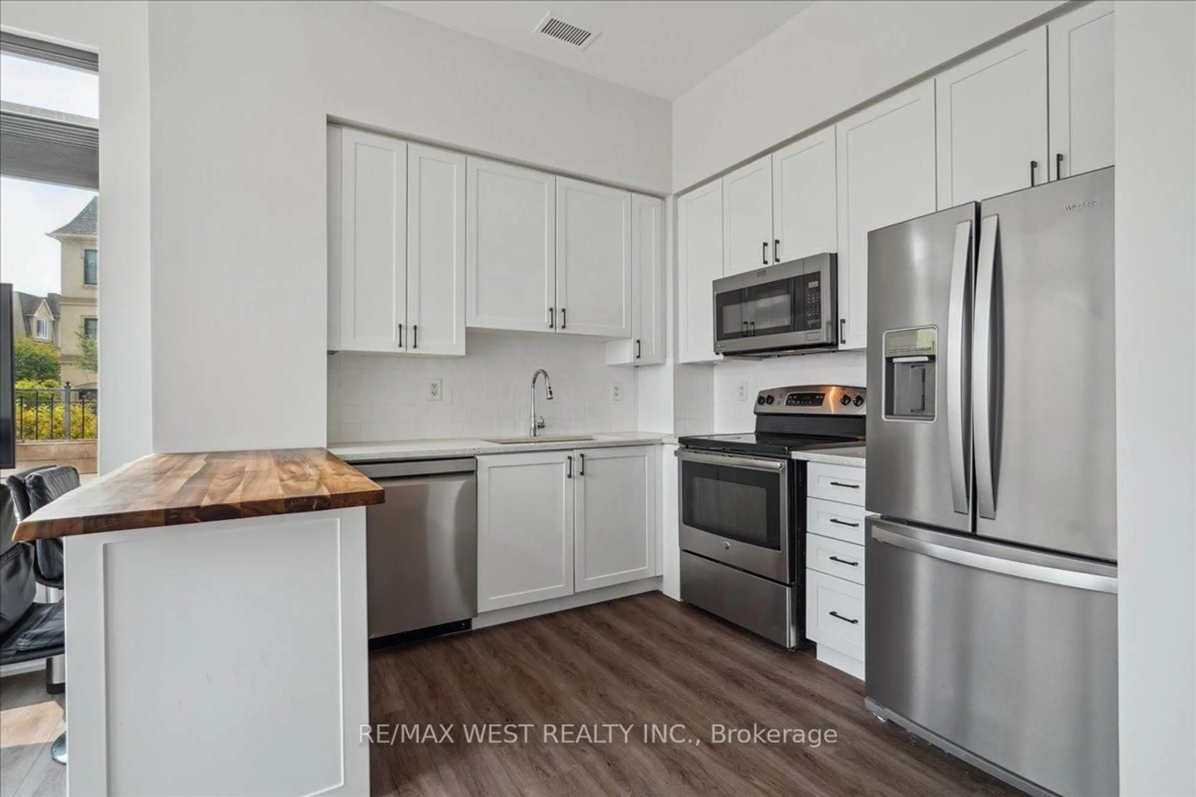 Unknown for 1215 Bayly St #101, Pickering Ontario L1W 1L7