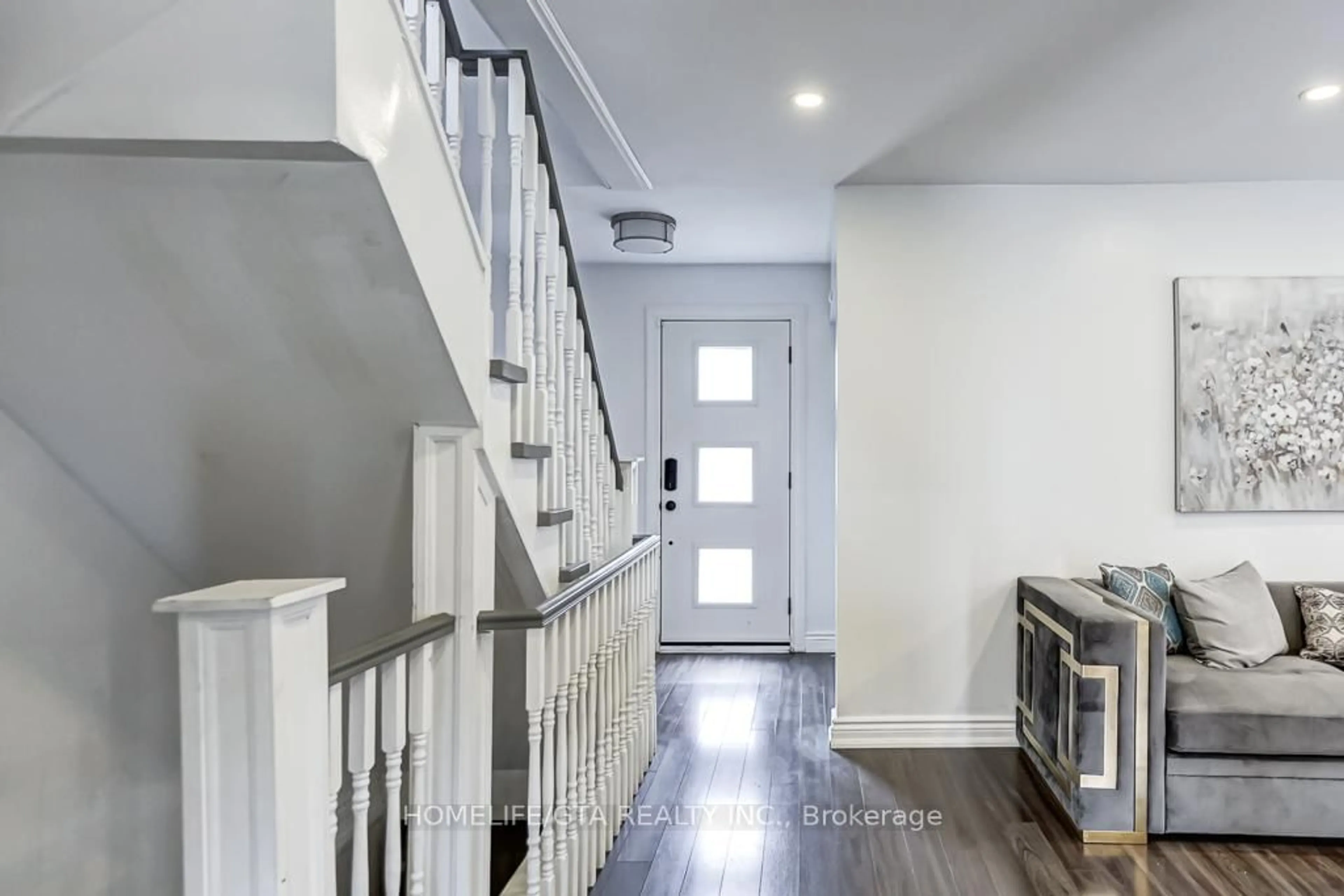 Indoor entryway for 172 Radford Dr, Ajax Ontario L1T 2C2