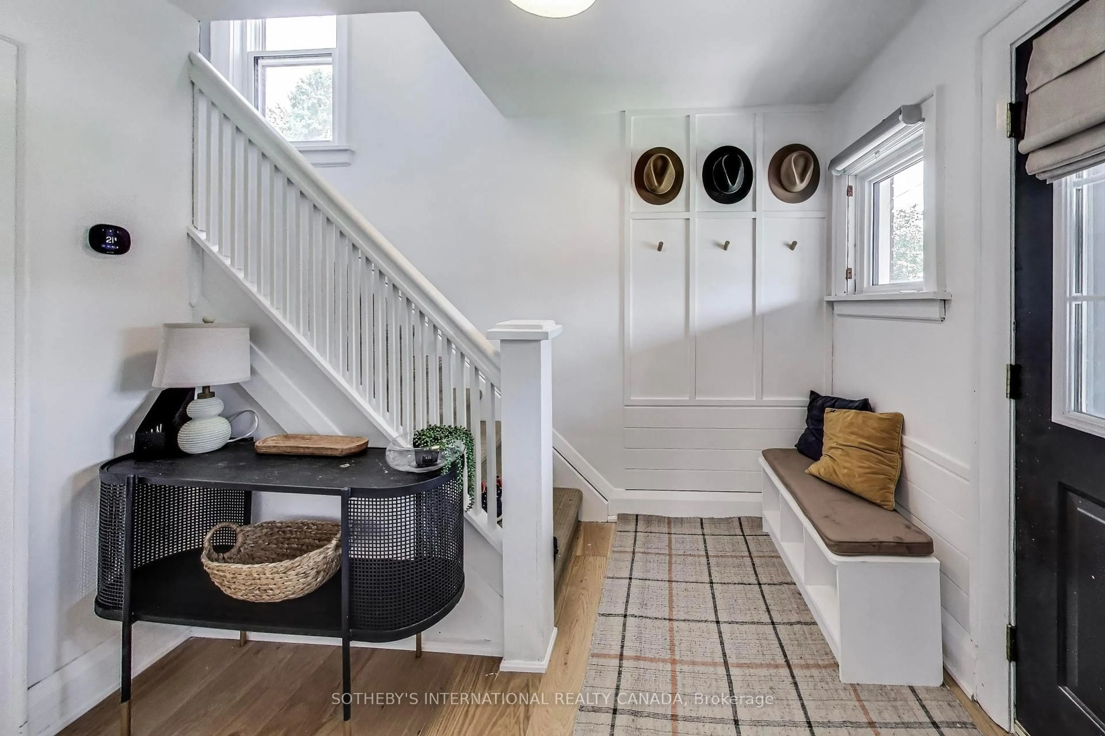 Indoor entryway for 50 Arlington Ave, Oshawa Ontario L1G 2N4