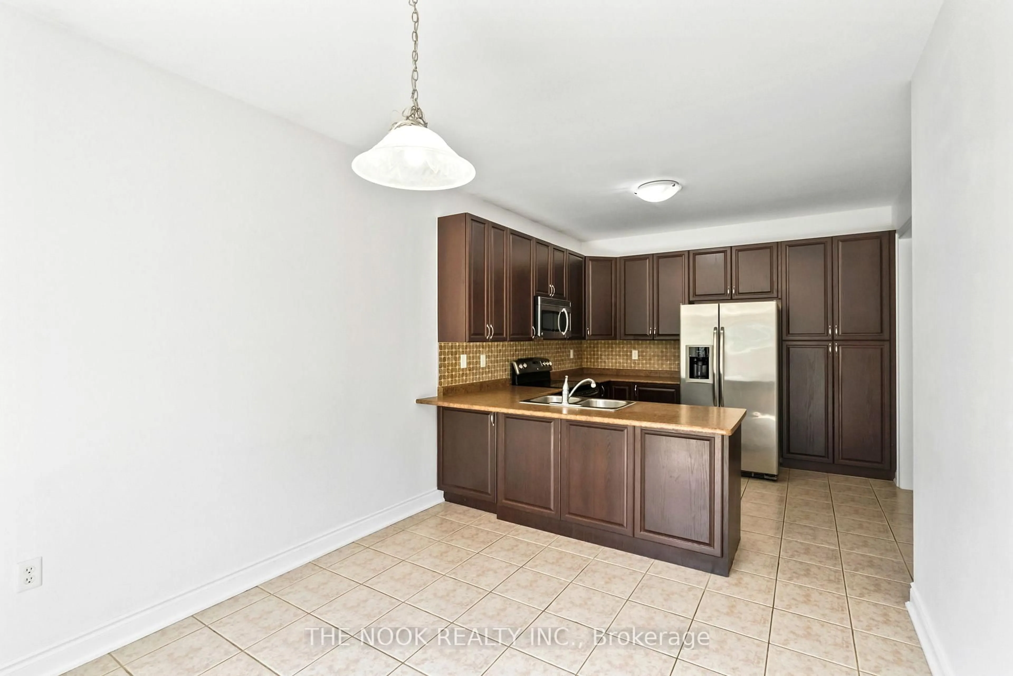 Standard kitchen, ceramic/tile floor for 1031 Eagle Ridge Dr, Oshawa Ontario L1K 0C8
