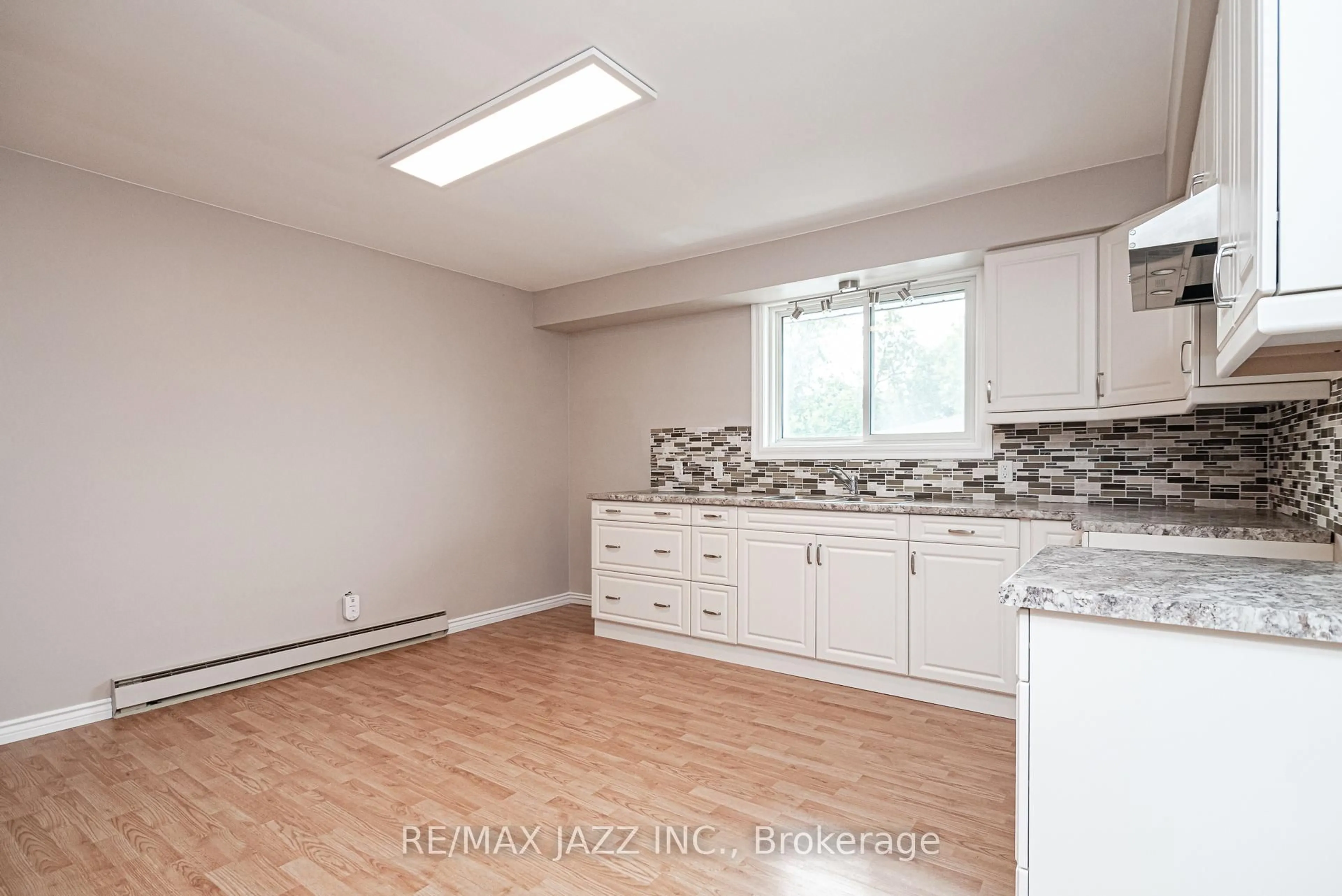 Unknown for 355 Oshawa Blvd, Oshawa Ontario L1G 5T2