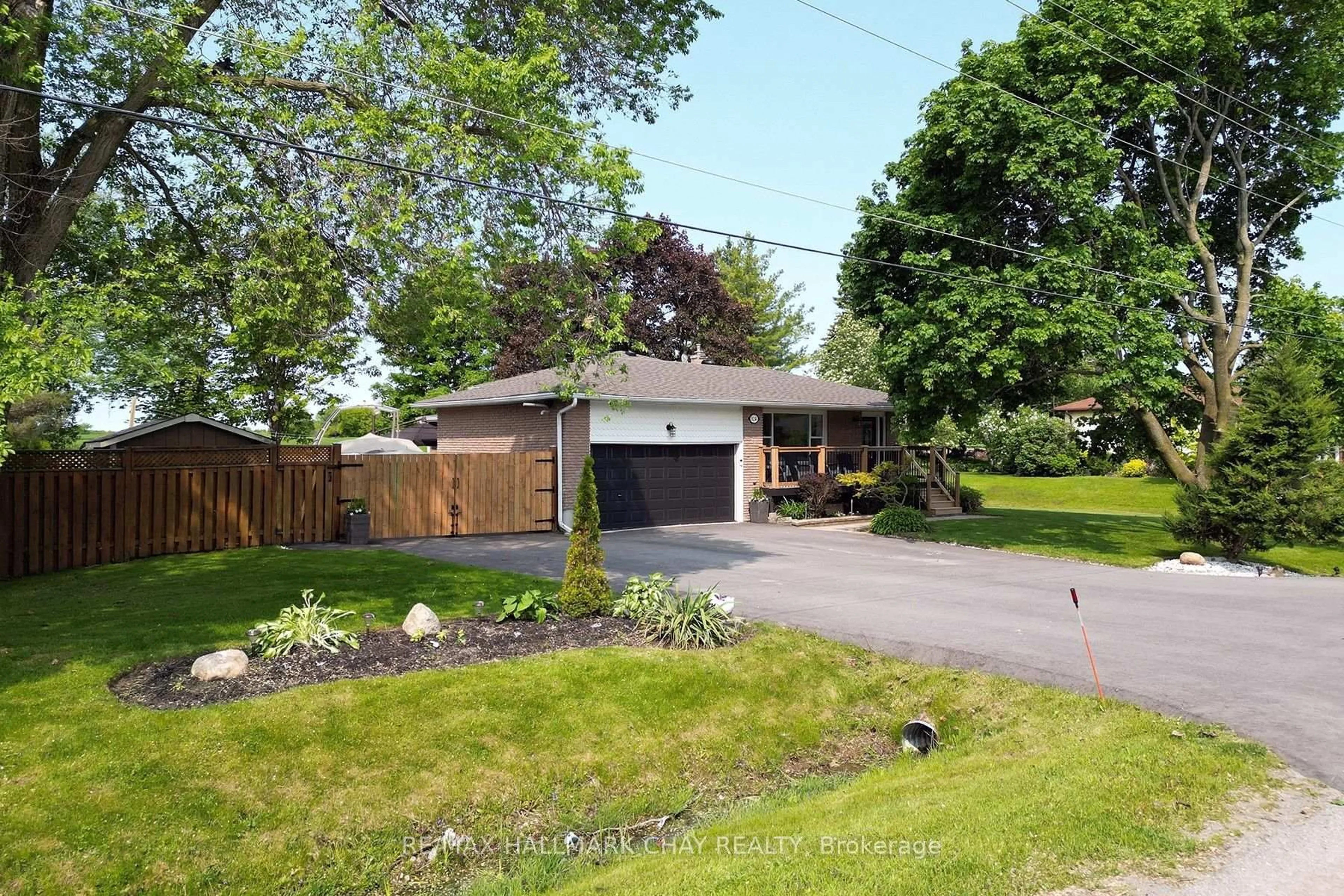 A pic from outside/outdoor area/front of a property/back of a property/a pic from drone, street for 124 Greensboro Dr, Scugog Ontario L0B 1B0