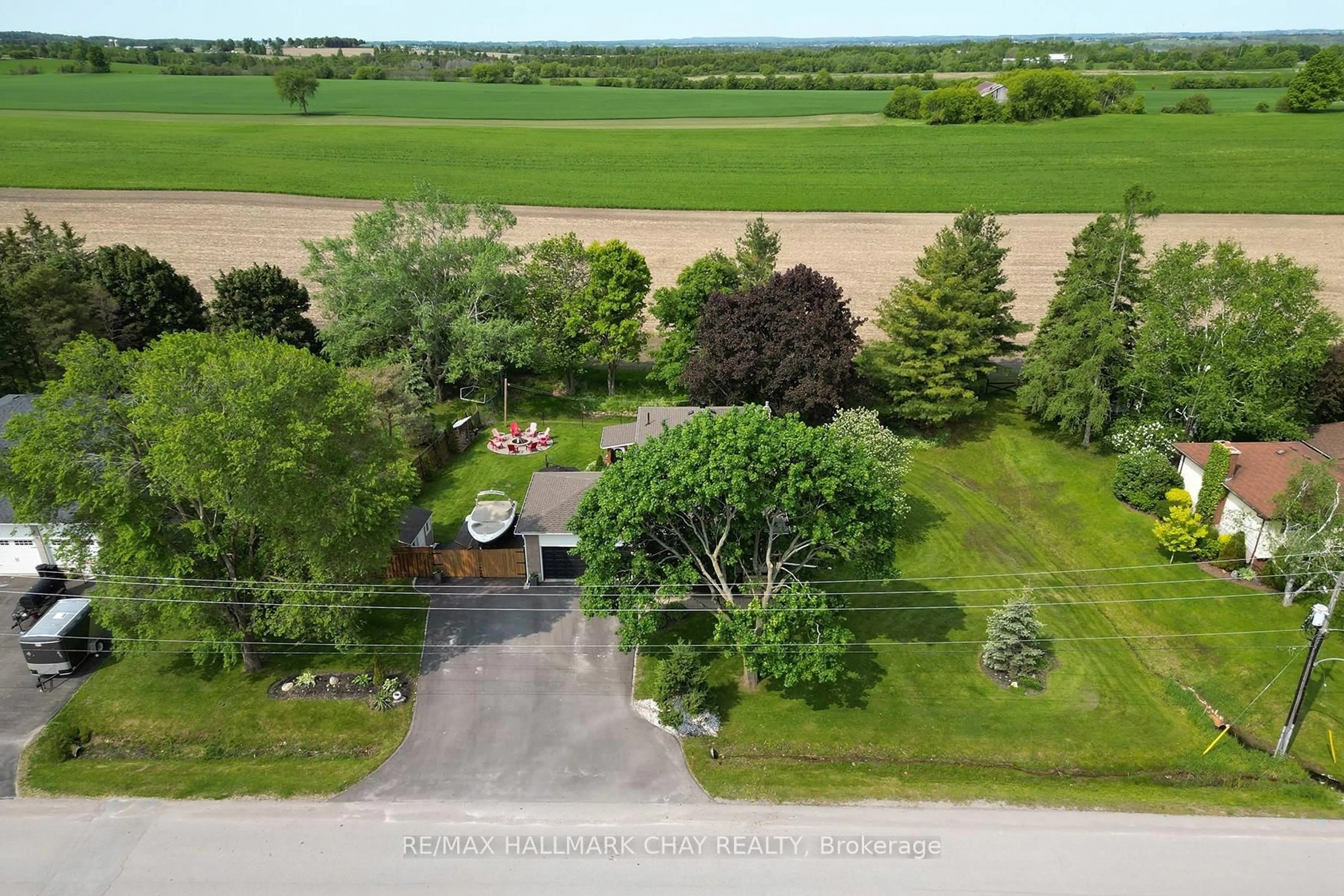 A pic from outside/outdoor area/front of a property/back of a property/a pic from drone, street for 124 Greensboro Dr, Scugog Ontario L0B 1B0
