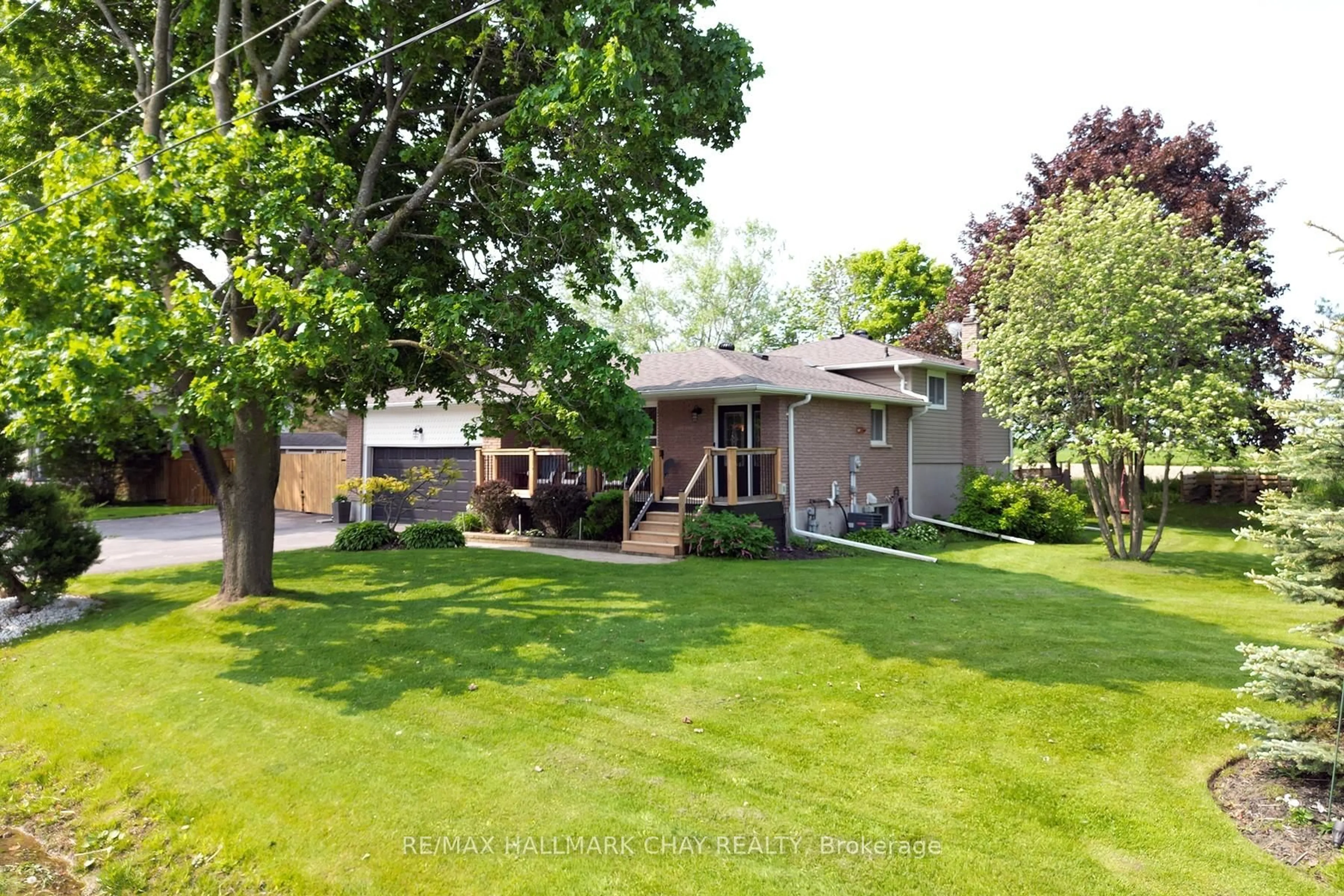 A pic from outside/outdoor area/front of a property/back of a property/a pic from drone, street for 124 Greensboro Dr, Scugog Ontario L0B 1B0