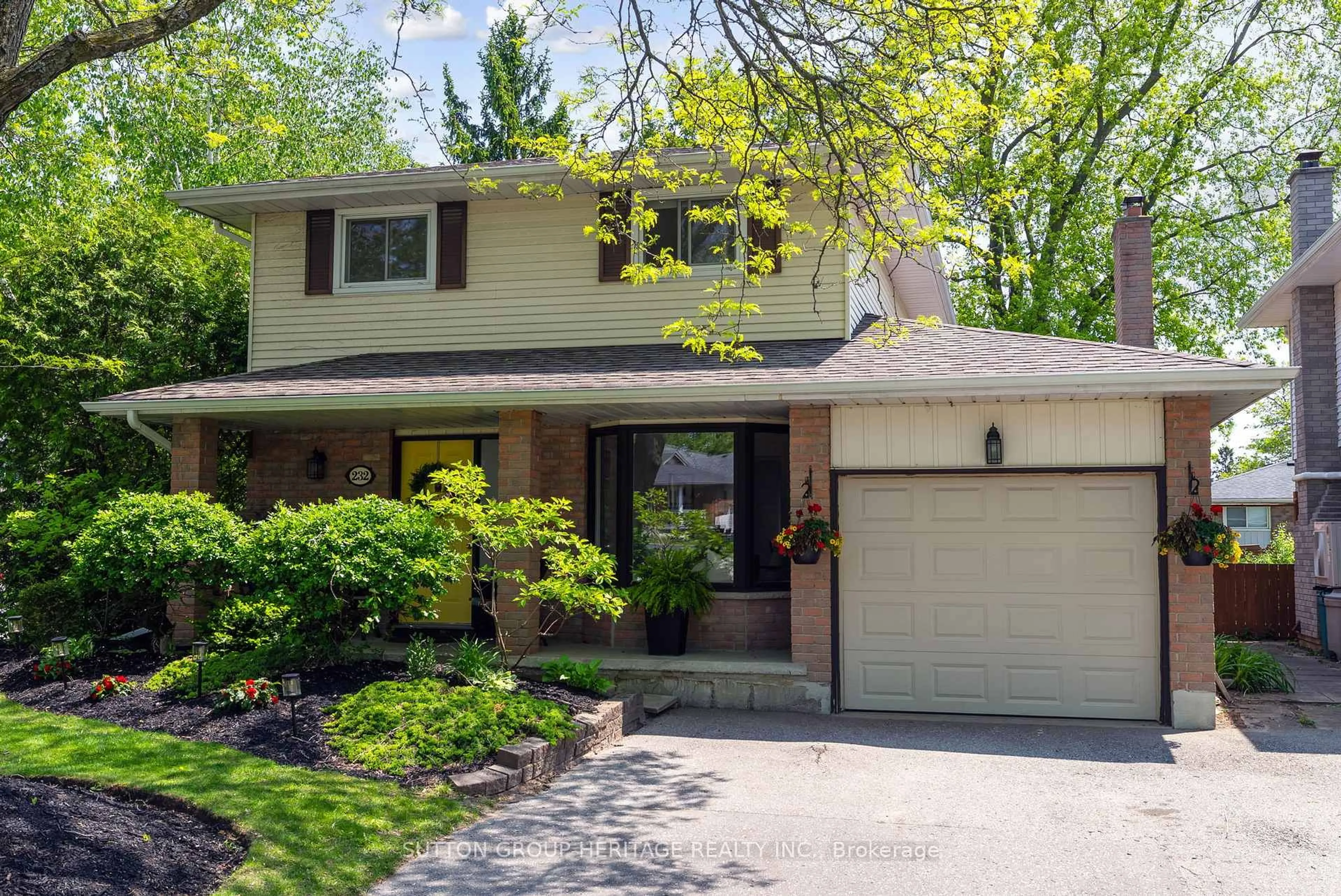 Unknown for 232 Kensington Cres, Oshawa Ontario L1G 7S5