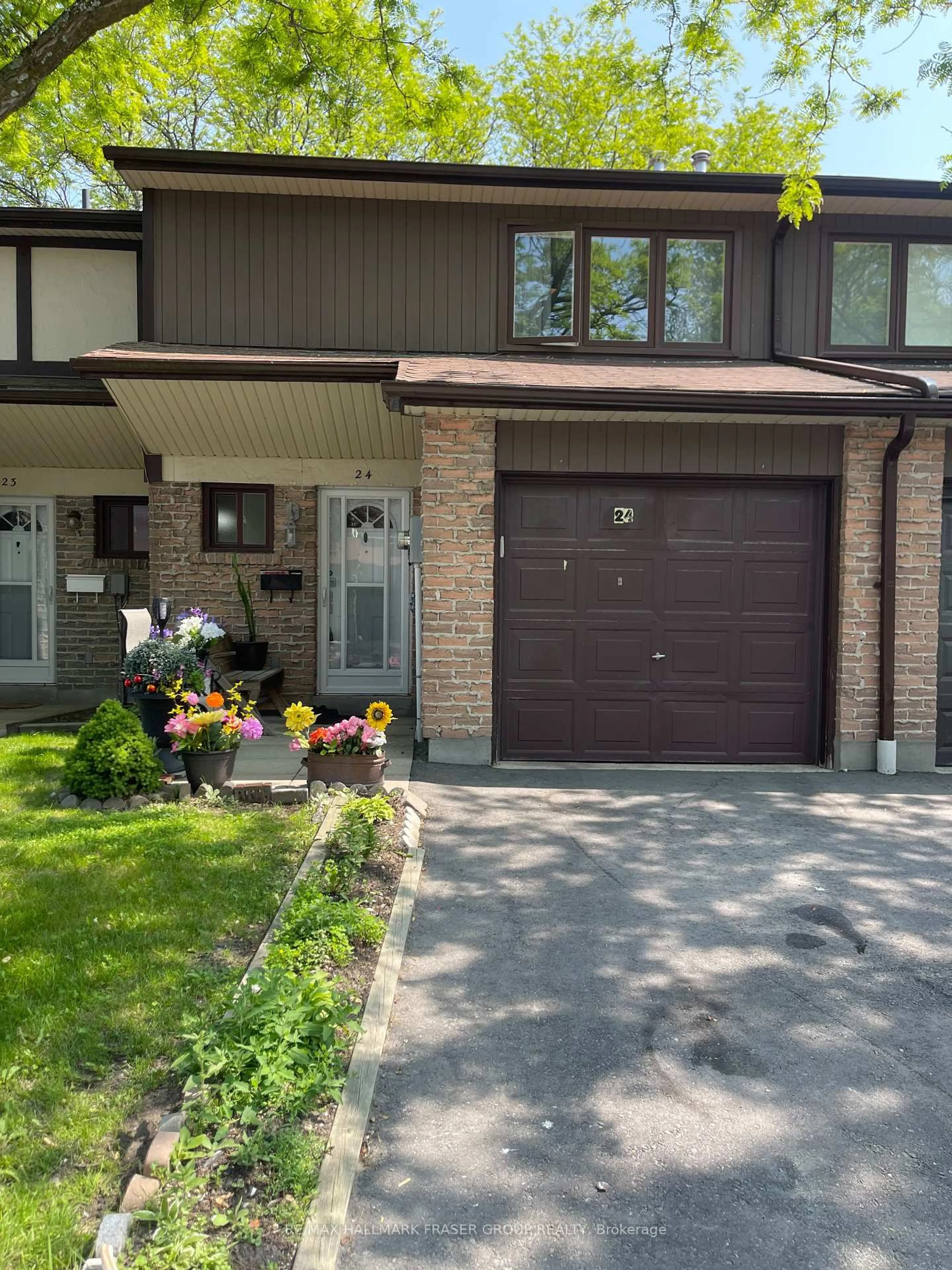Home with brick exterior material, street for 1975 Memory Lane #24, Pickering Ontario L1V 3M3