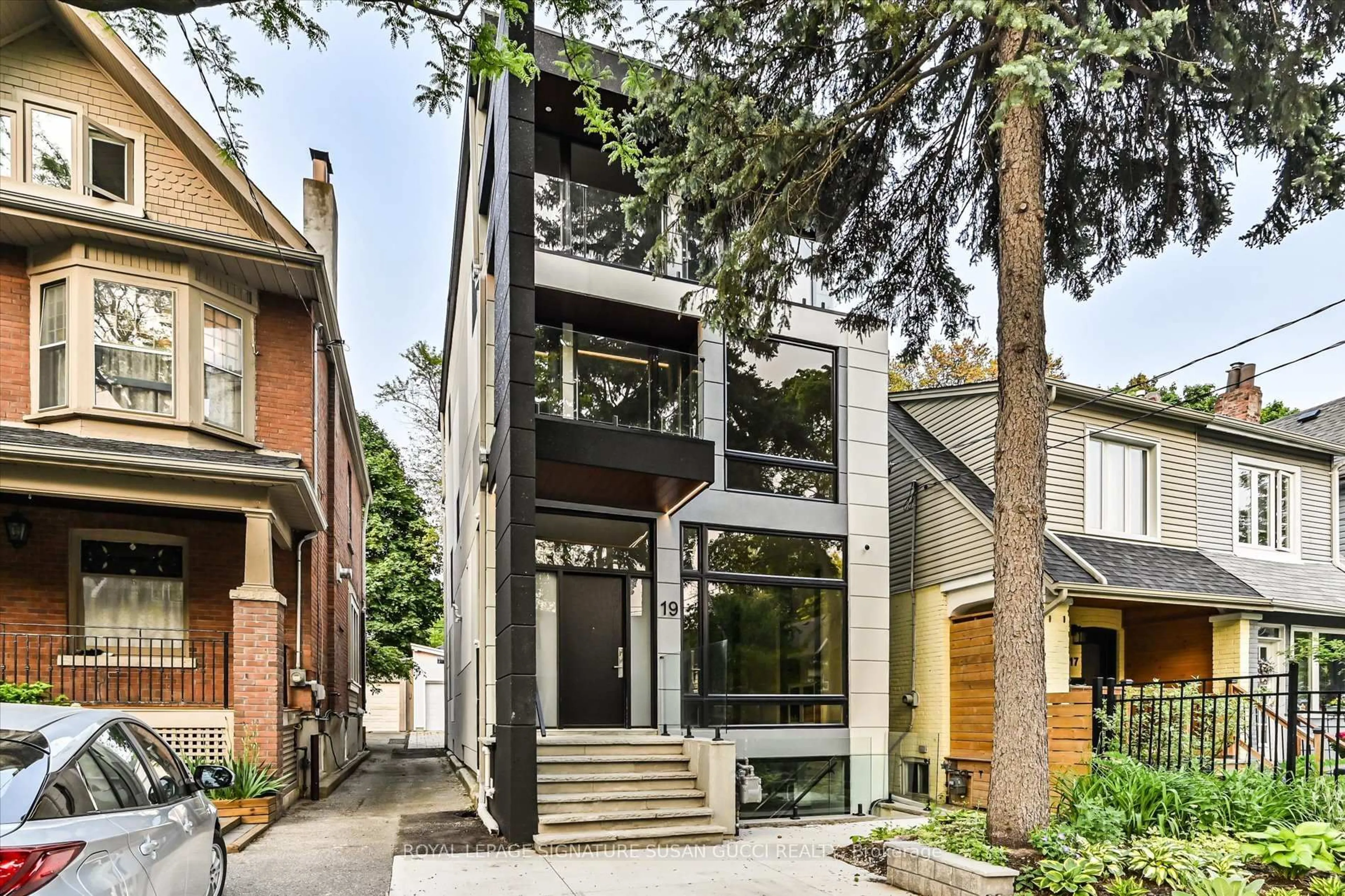 Home with brick exterior material, street for 19 Devon Rd, Toronto Ontario M4E 2J7