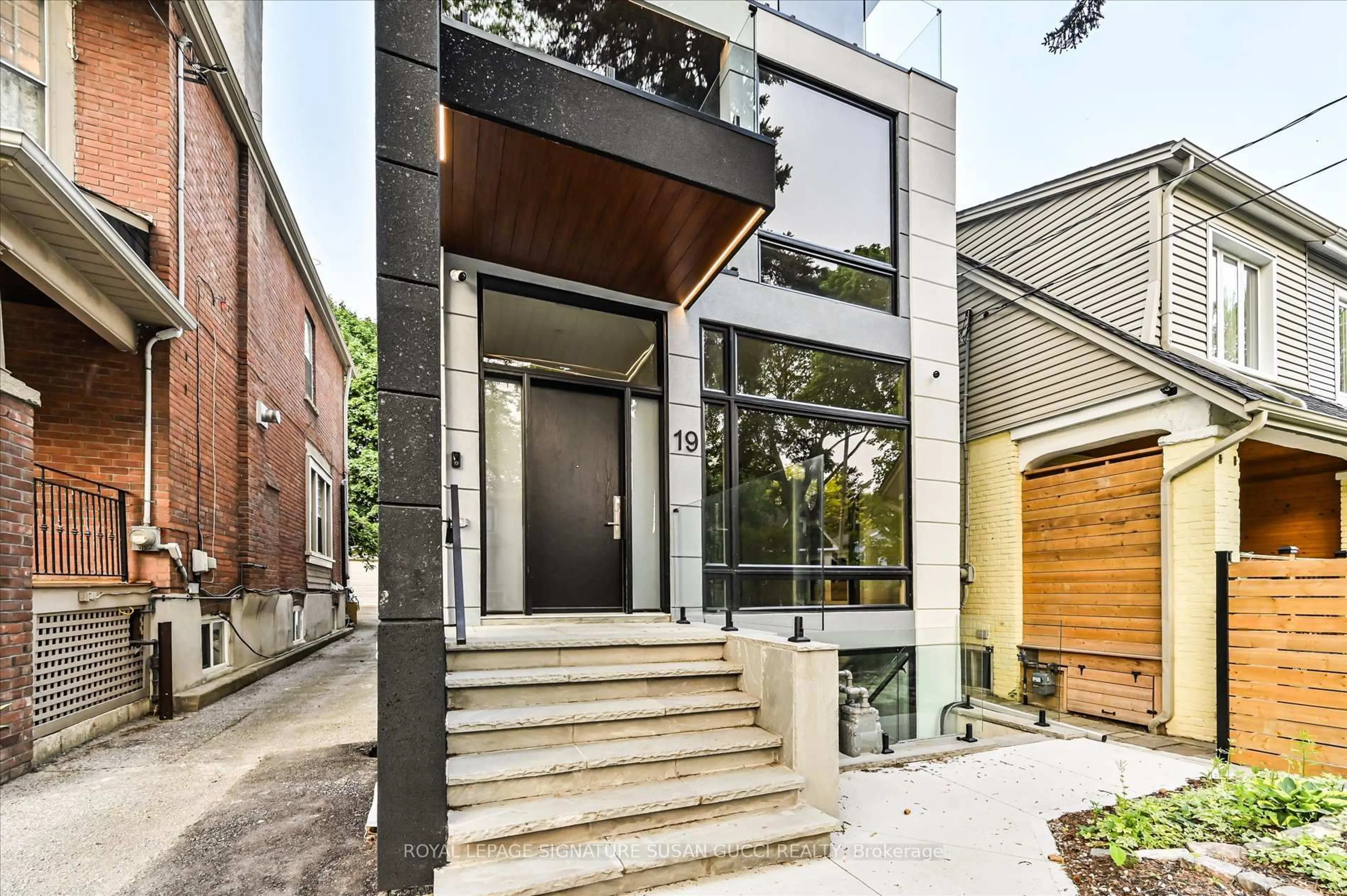 Home with brick exterior material, street for 19 Devon Rd, Toronto Ontario M4E 2J7