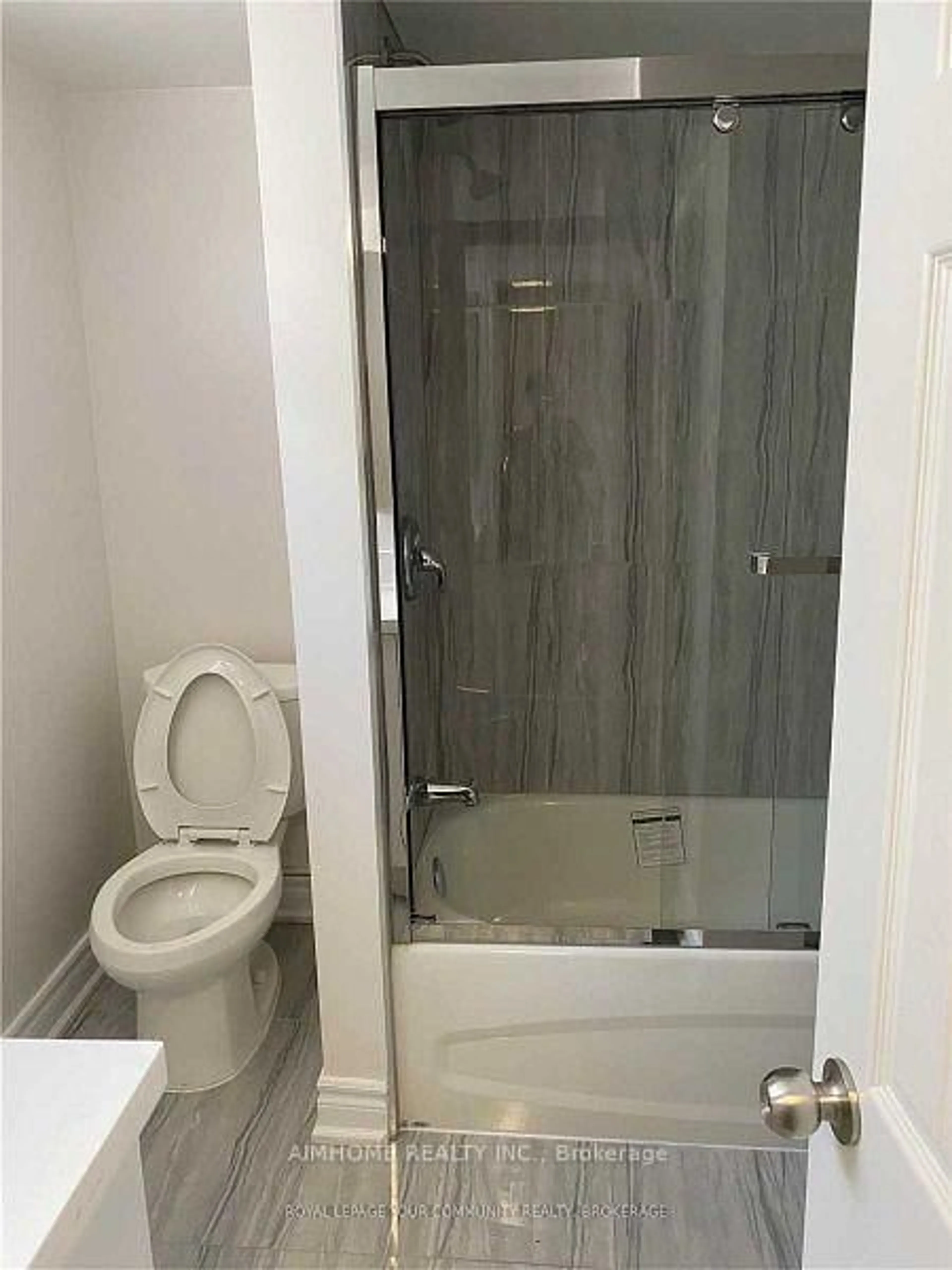 Standard bathroom, unknown for 18 Ilfracombe Cres Cres, Toronto Ontario M1R 3R8