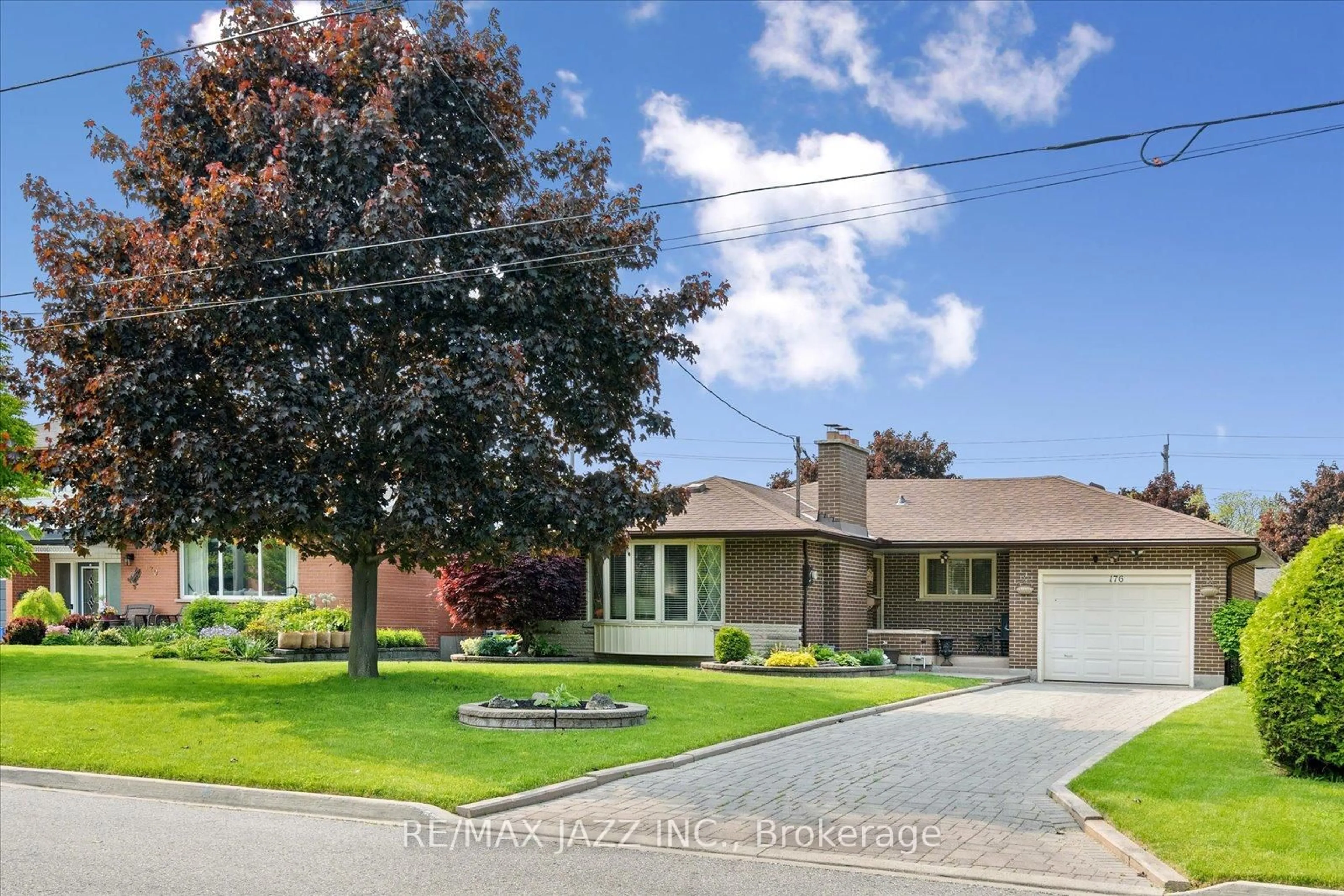 Home with brick exterior material, street for 176 Hillsdale Ave, Oshawa Ontario L1G 2P7