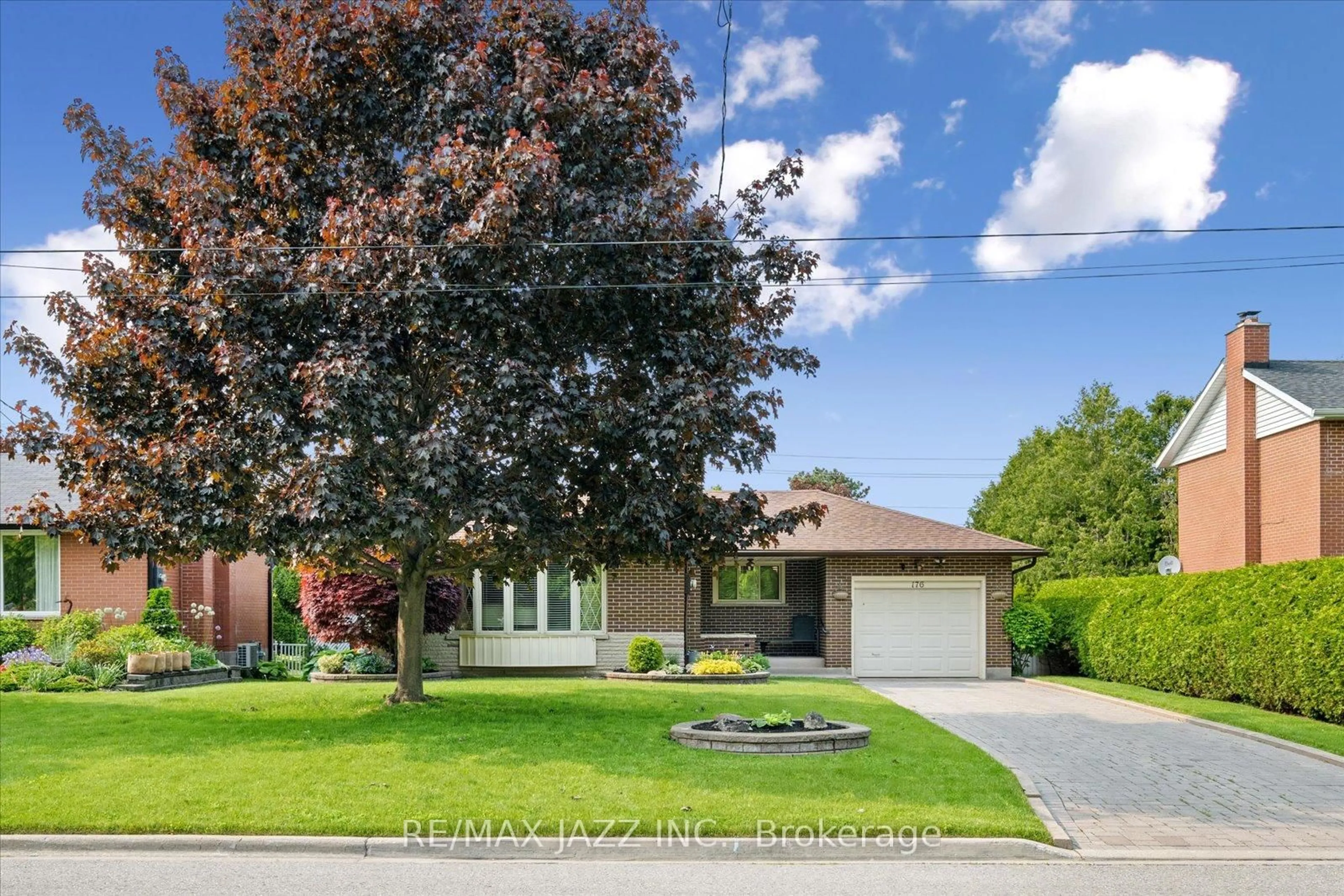 Home with brick exterior material, street for 176 Hillsdale Ave, Oshawa Ontario L1G 2P7