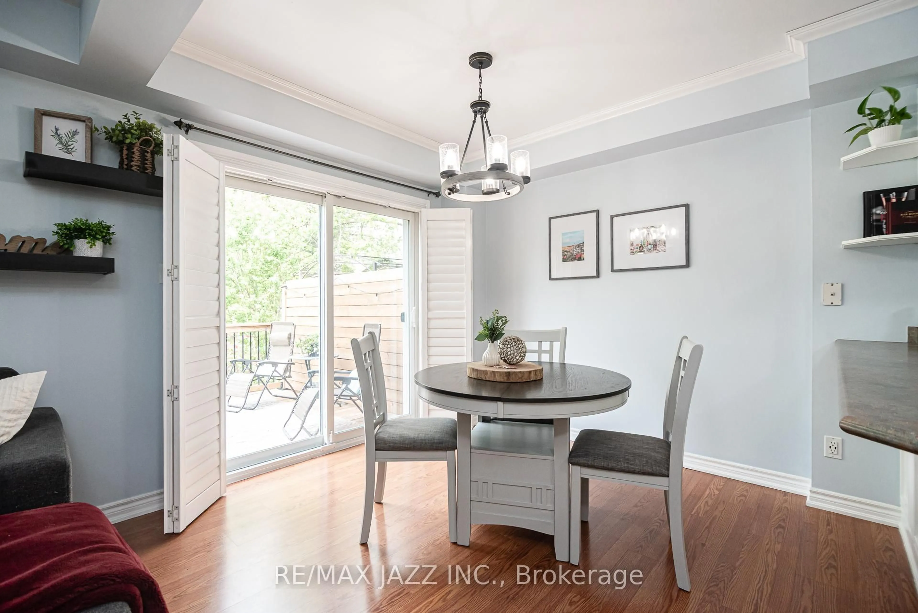 Dining room, wood/laminate floor for 88 Richfield Sq, Clarington Ontario L1E 3G4