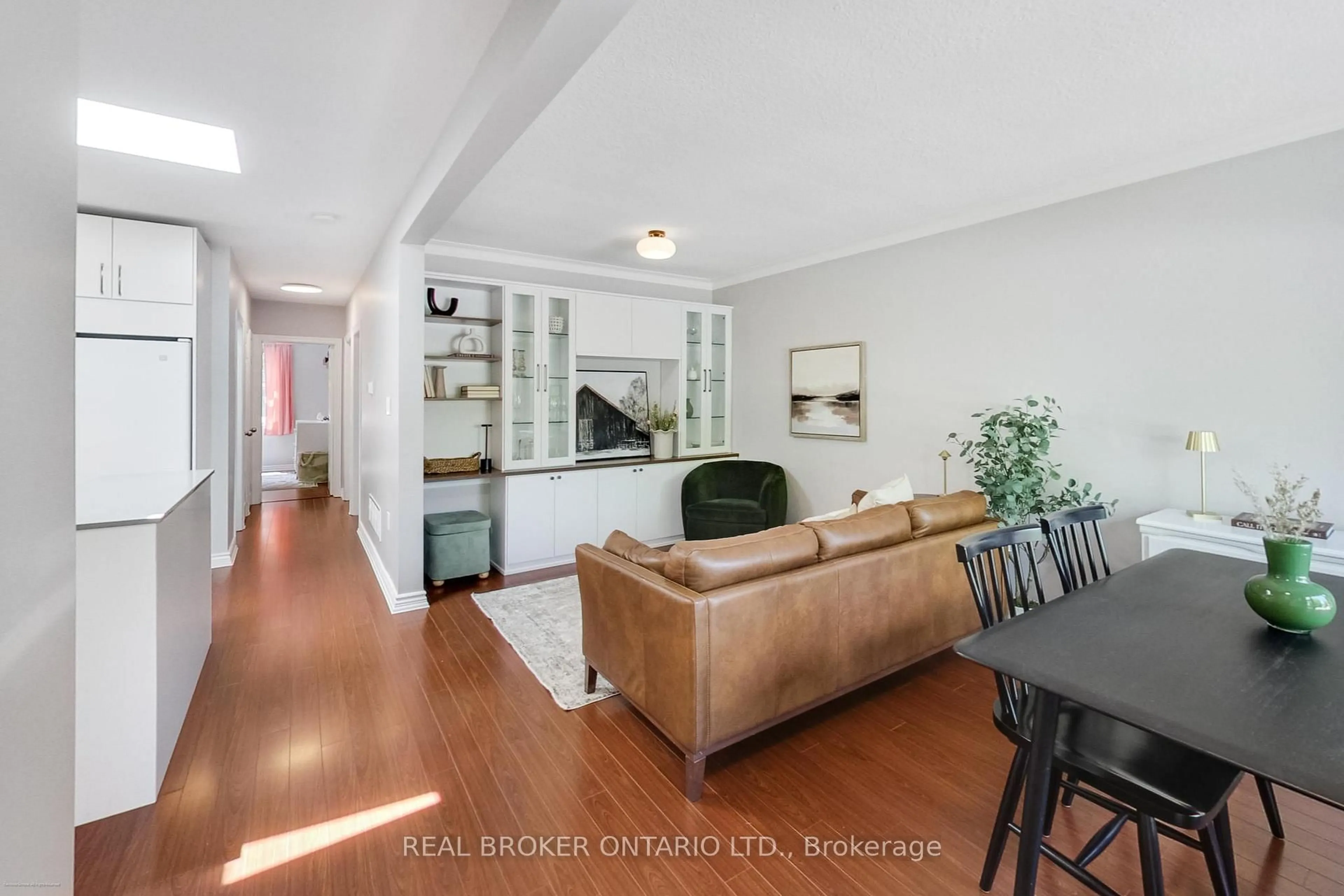 Living room with furniture, unknown for 9 Craiglee Dr, Toronto Ontario M1N 2L7