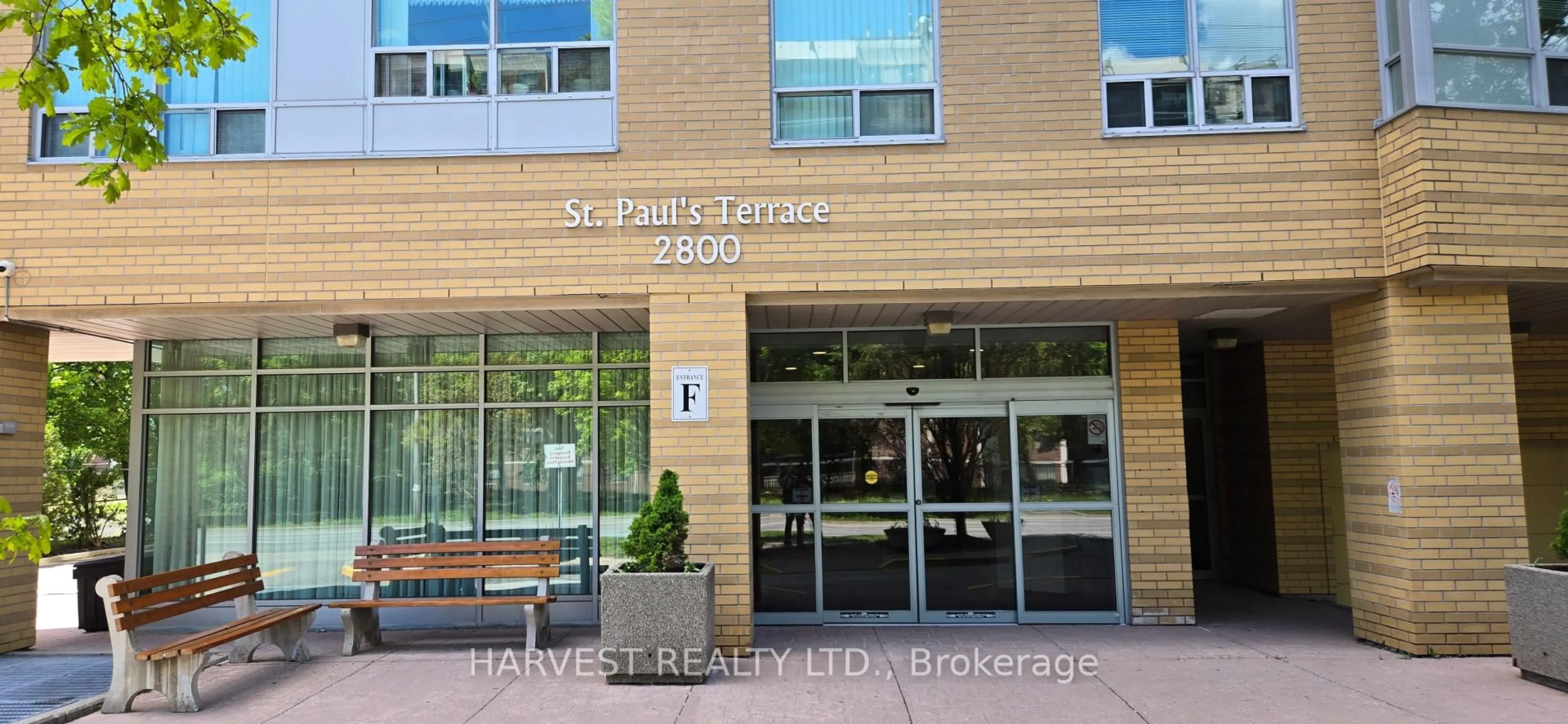 Indoor foyer for 2800 Warden Ave #603, Toronto Ontario M1W 3Z6