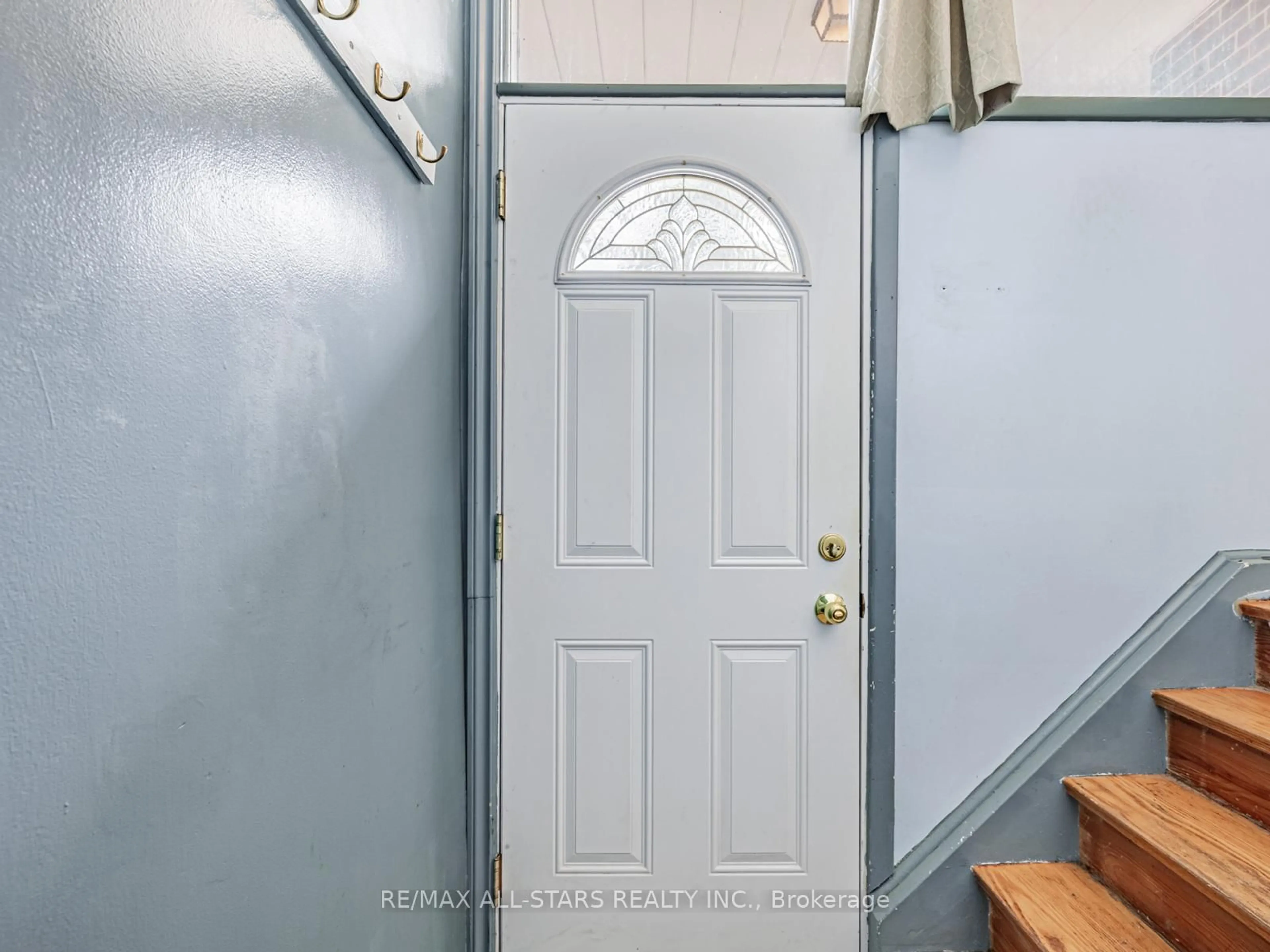 Indoor entryway for 64 Greyabbey Tr, Toronto Ontario M1E 1V7