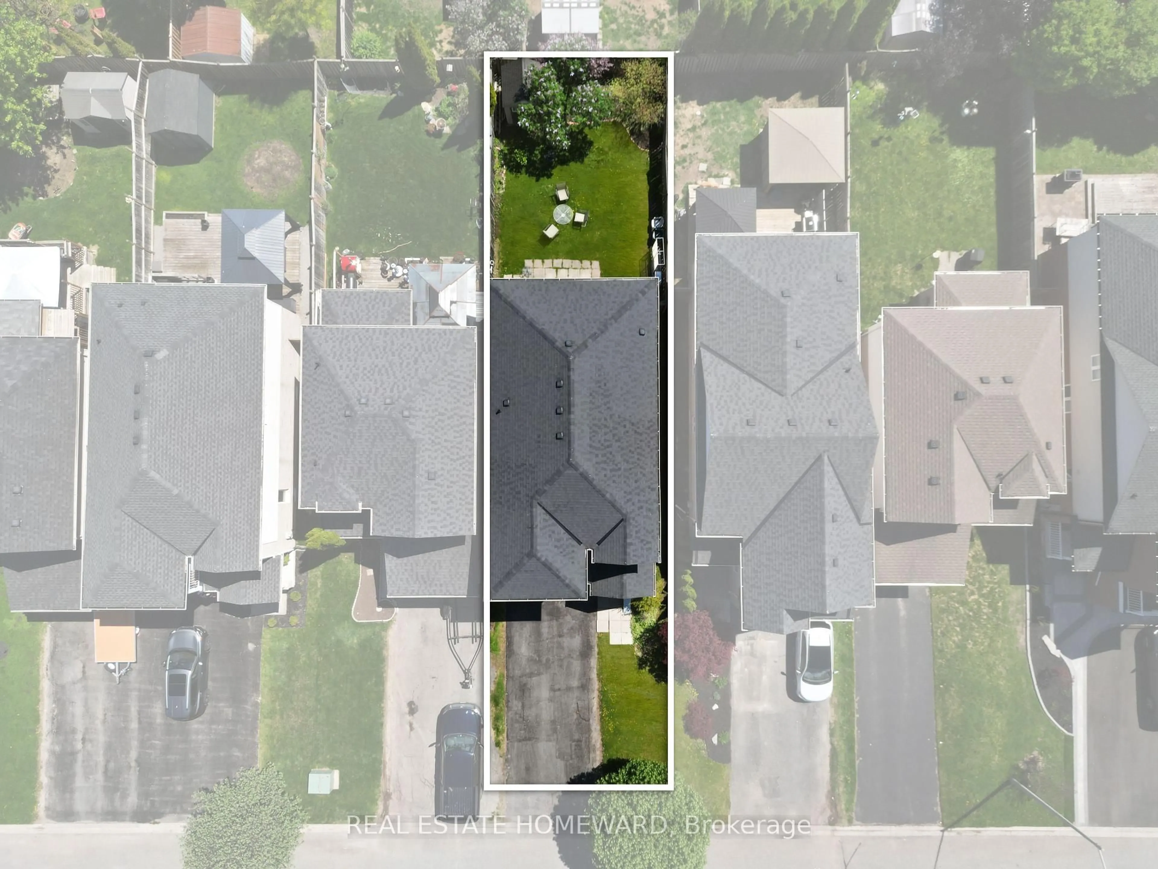 A pic from outside/outdoor area/front of a property/back of a property/a pic from drone, street for 166 Hutton Pl, Clarington Ontario L1C 5K2