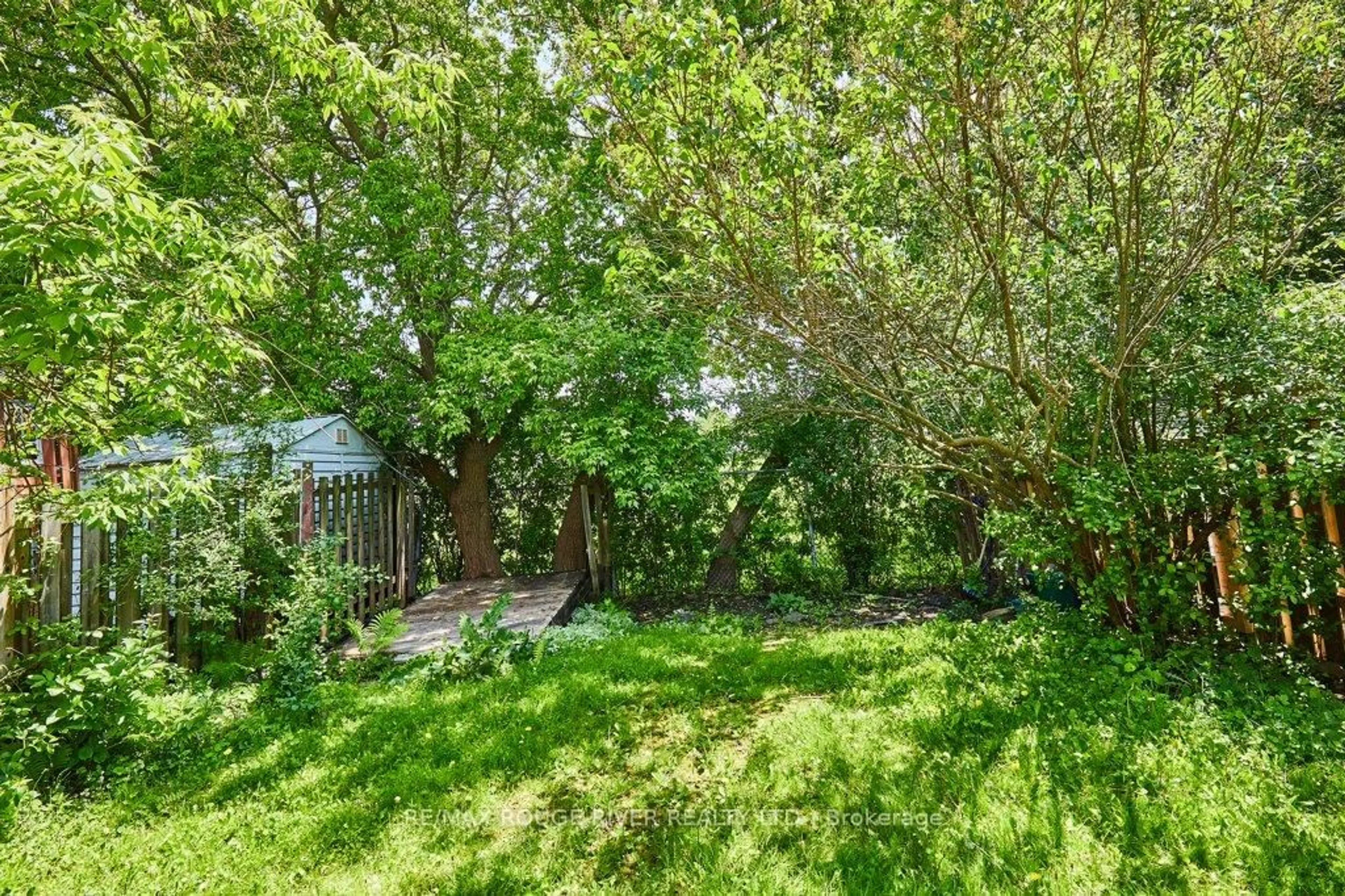 Patio, forest/trees view for 644 Galahad Dr, Oshawa Ontario L1K 1M2