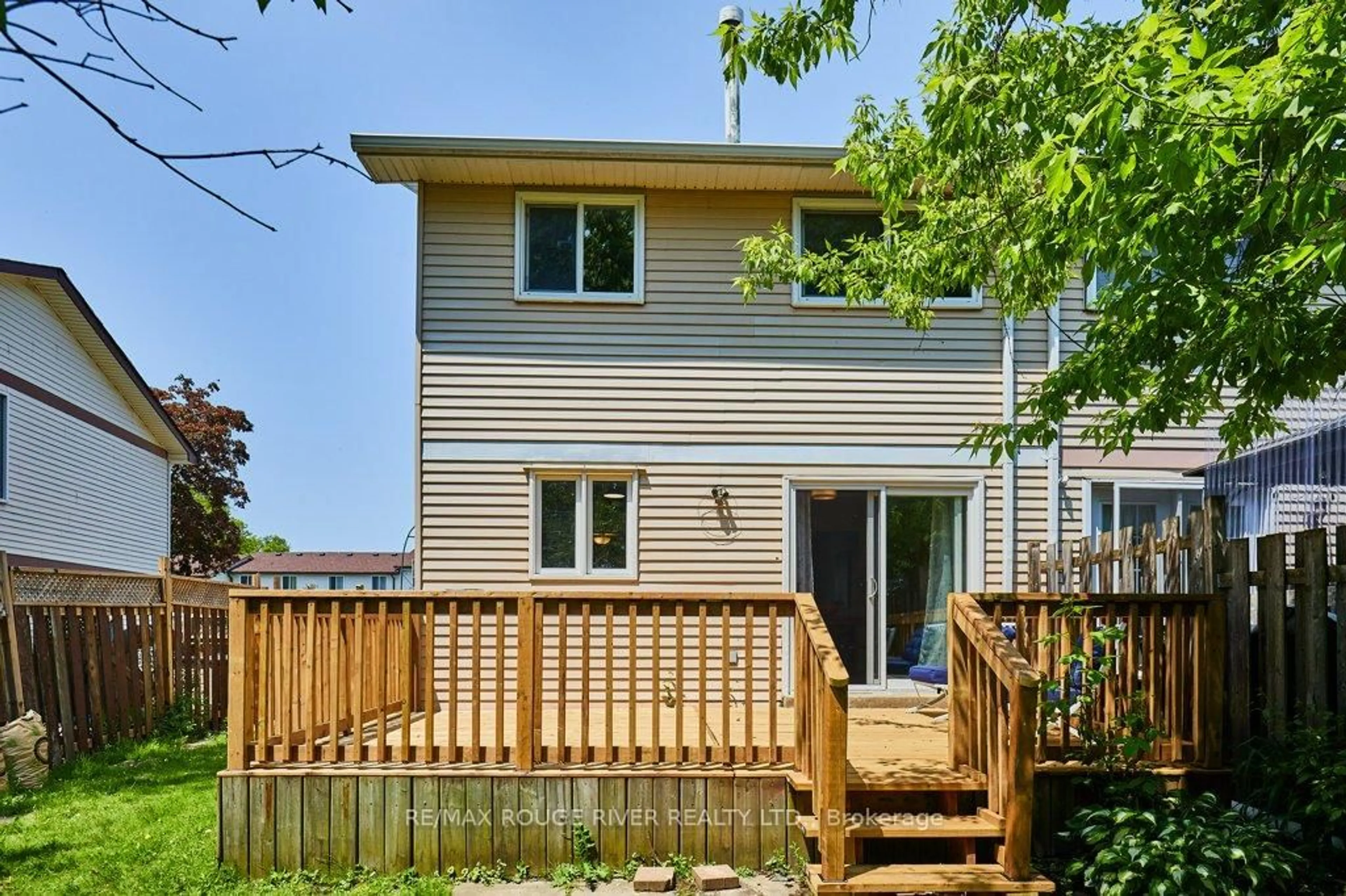 Home with vinyl exterior material, street for 644 Galahad Dr, Oshawa Ontario L1K 1M2