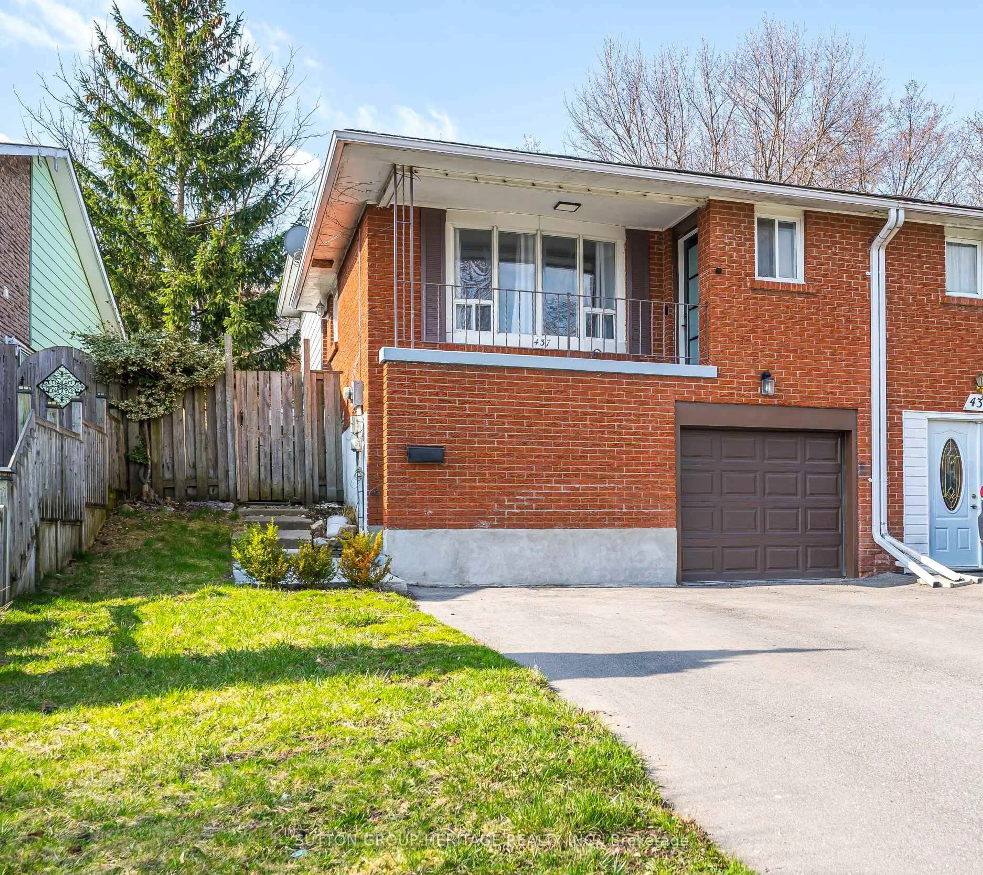Home with brick exterior material, street for 437 Sedan Cres, Oshawa Ontario L1H 3G4
