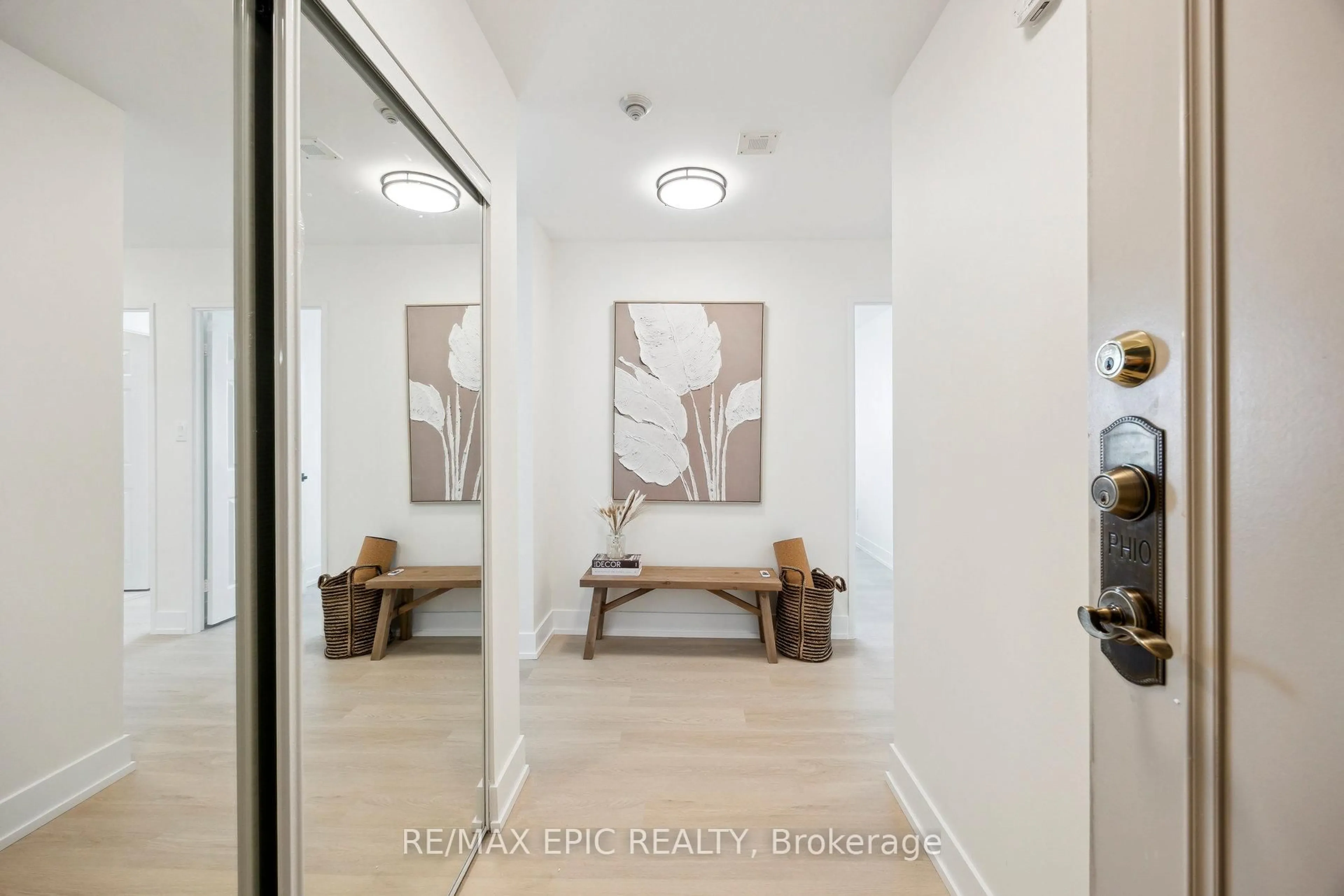 Indoor entryway for 30 Thunder Grve #PH10, Toronto Ontario M1V 4A3