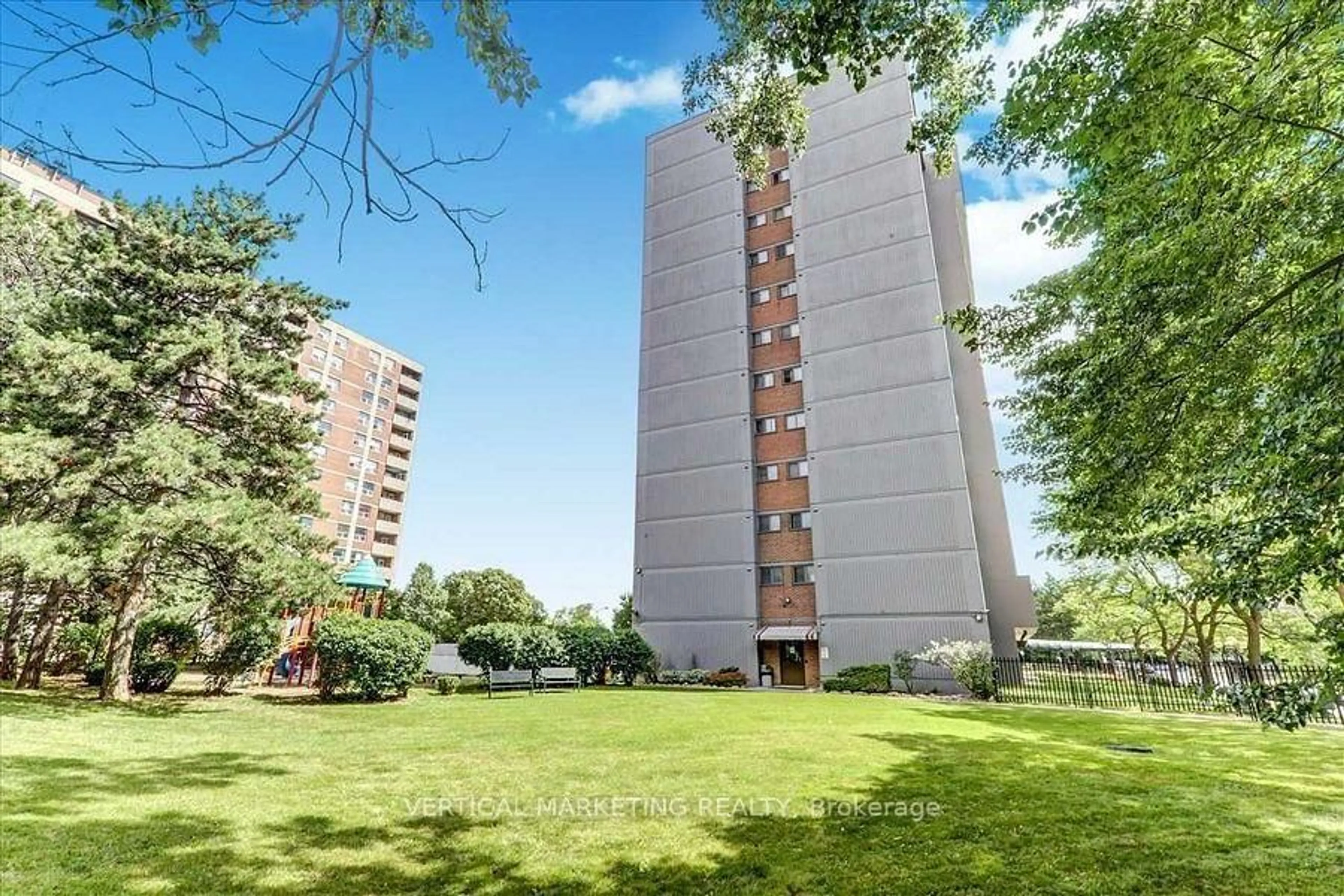 Patio, building for 20 Gilder Dr #PH07, Toronto Ontario M1K 5E1