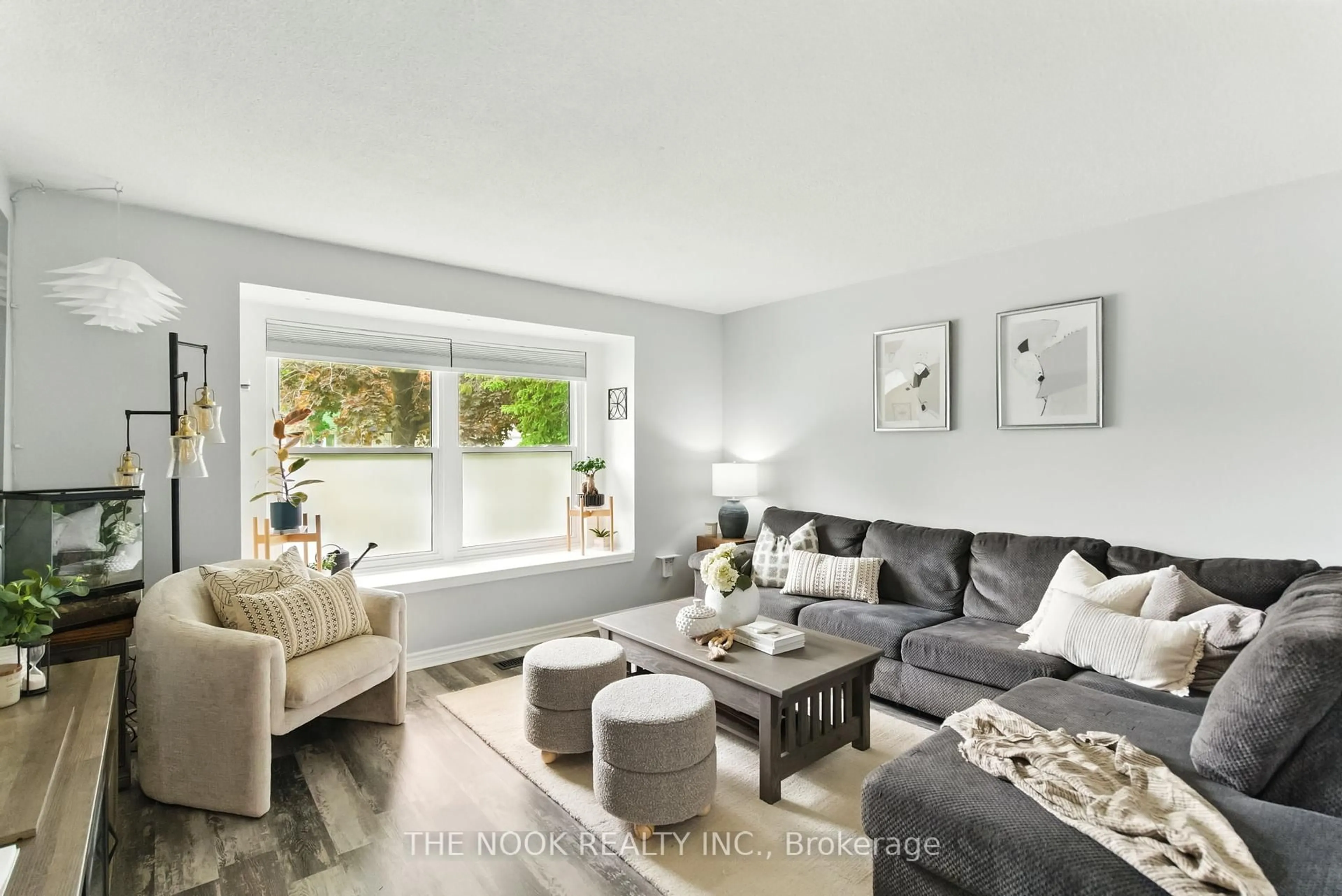 Living room with furniture, unknown for 702 Hillcroft St, Oshawa Ontario L1G 7H6