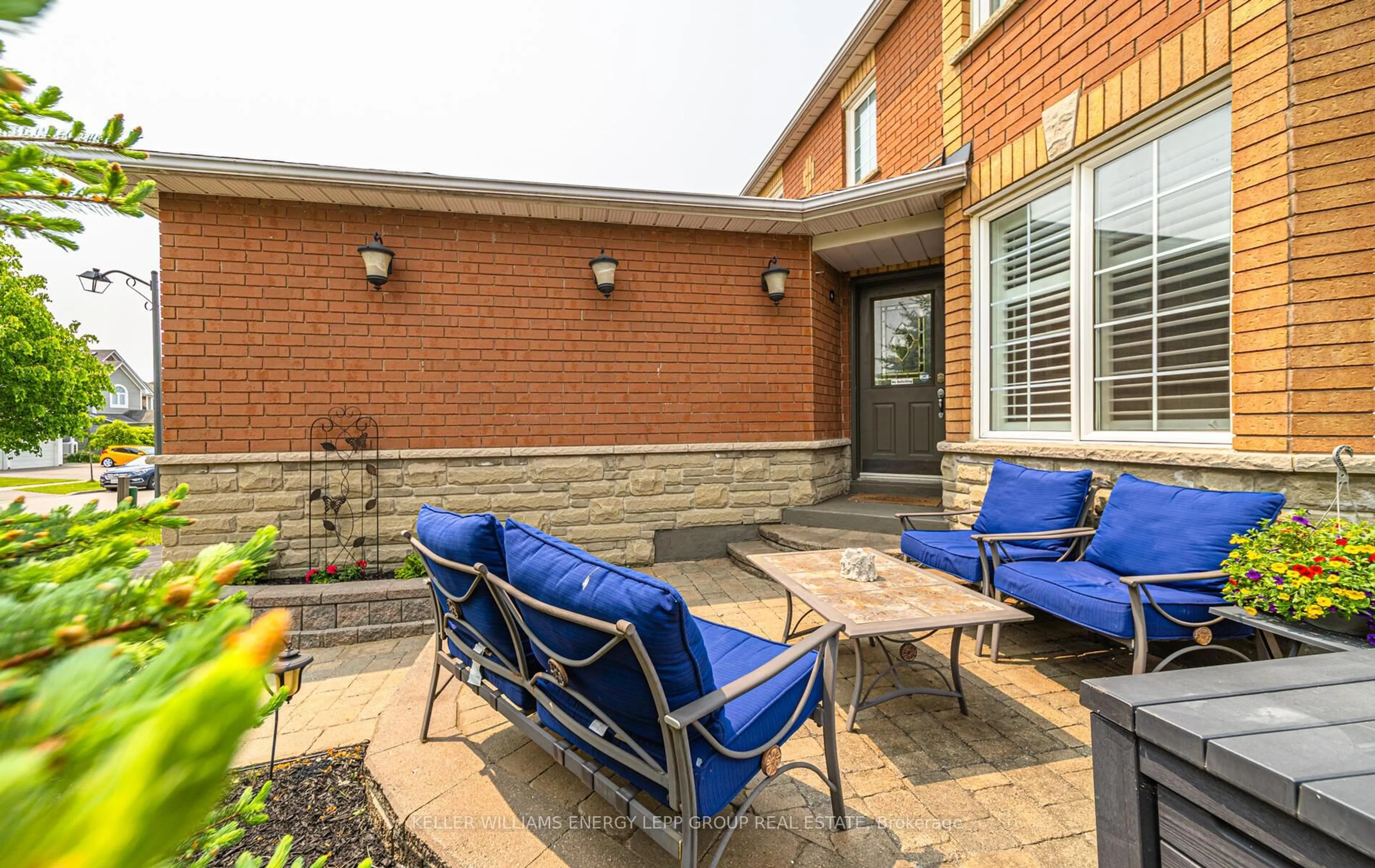 Patio, street for 92 Padfield Dr, Clarington Ontario L1C 5E7
