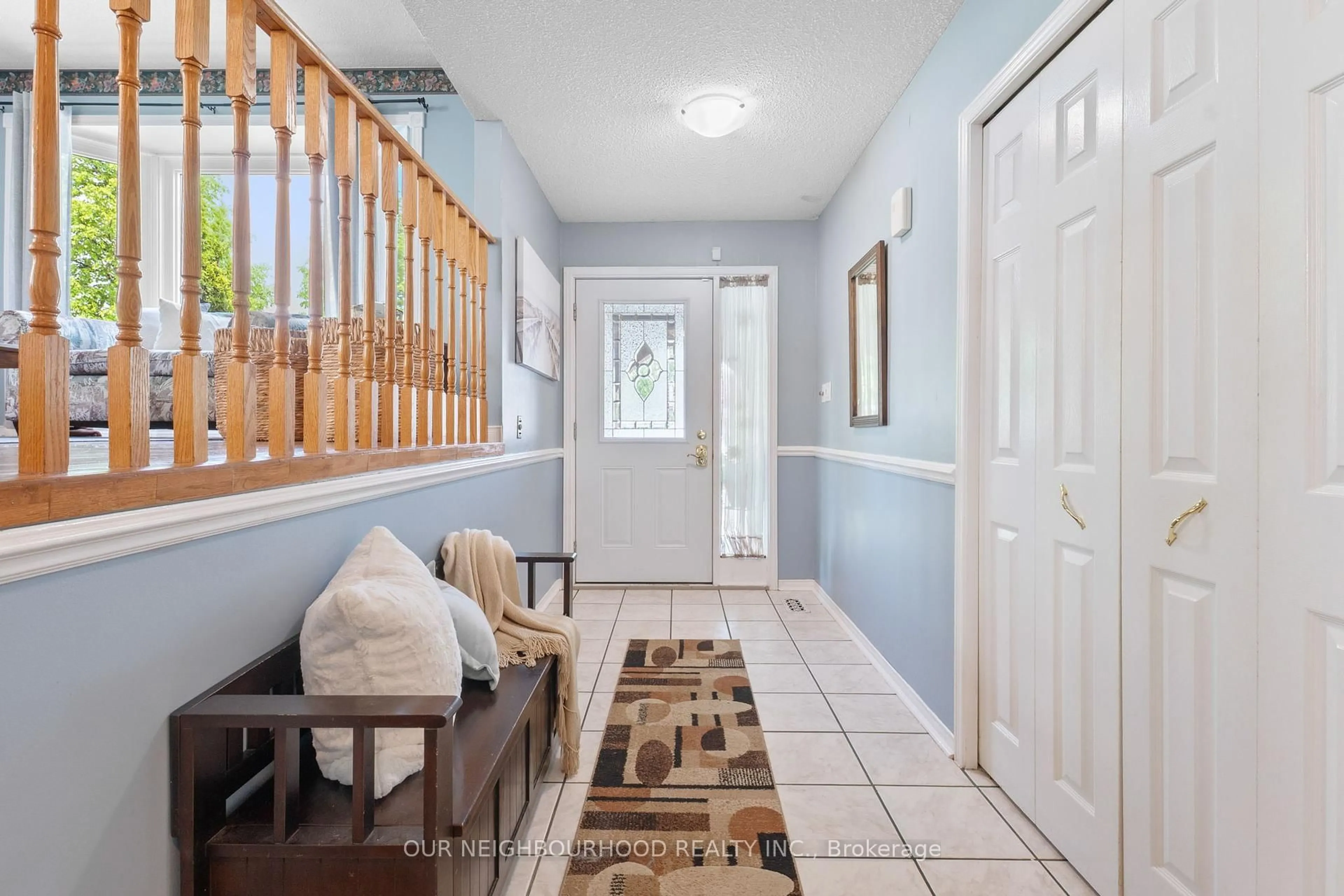 Indoor entryway for 8 Bruntsfield St, Clarington Ontario L1E 1A5