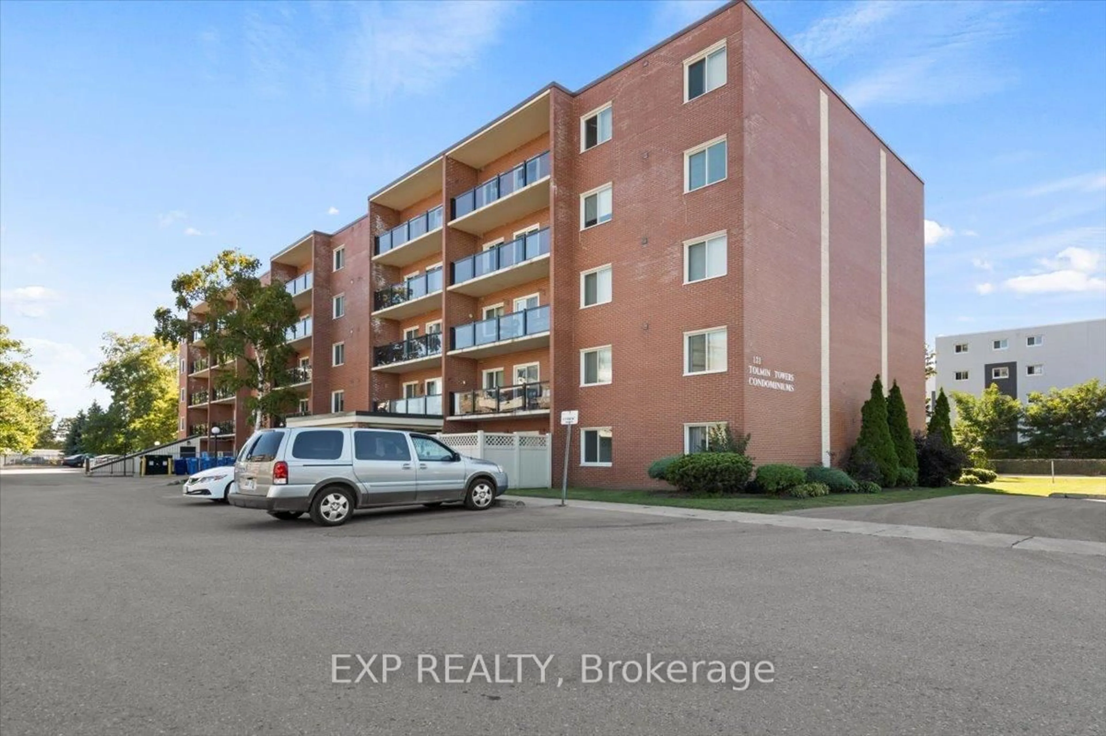 Unknown for 131 Taunton Rd #306, Oshawa Ontario L1G 3T8