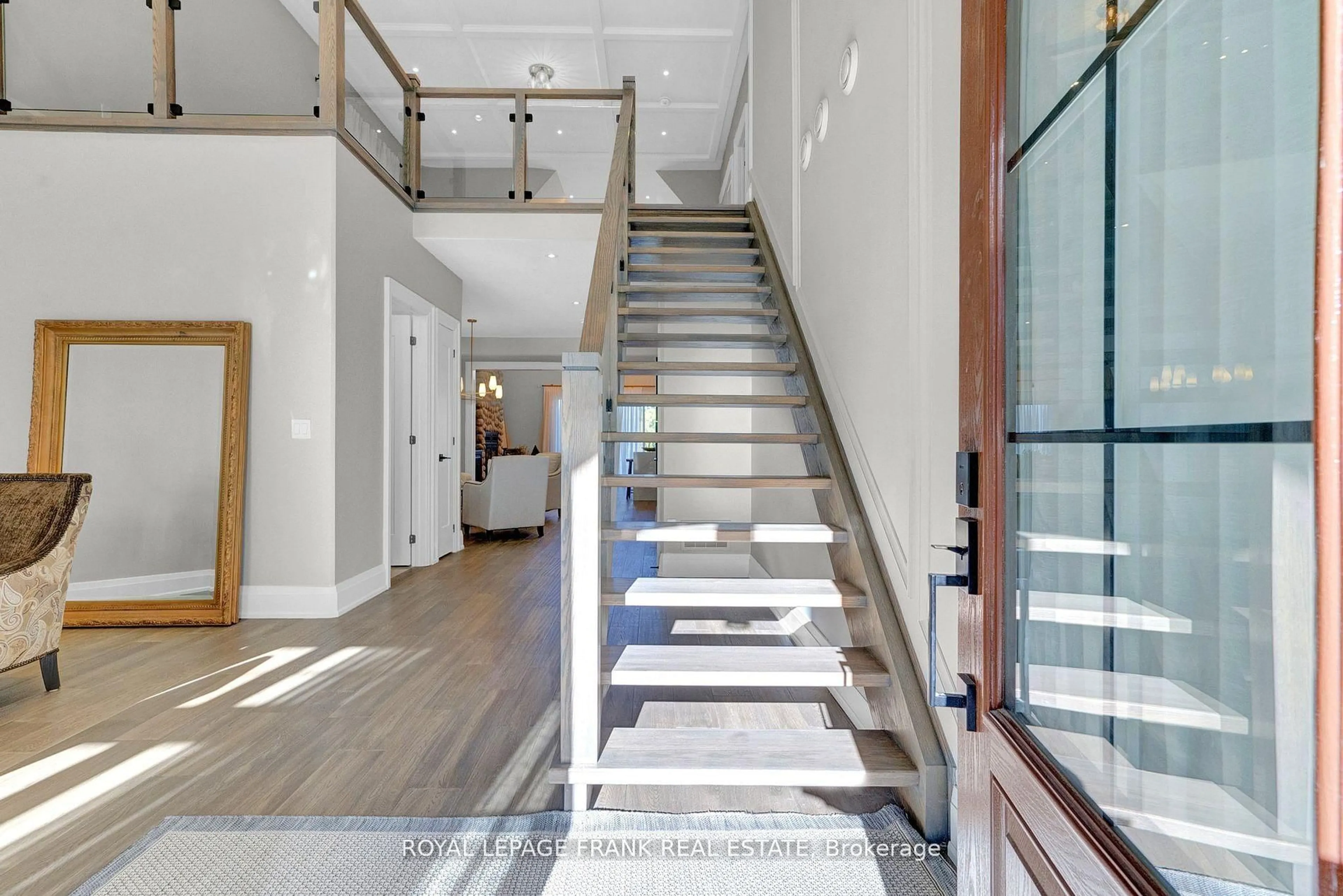 Indoor entryway for 548 View Lake Rd, Scugog Ontario L0B 1K0