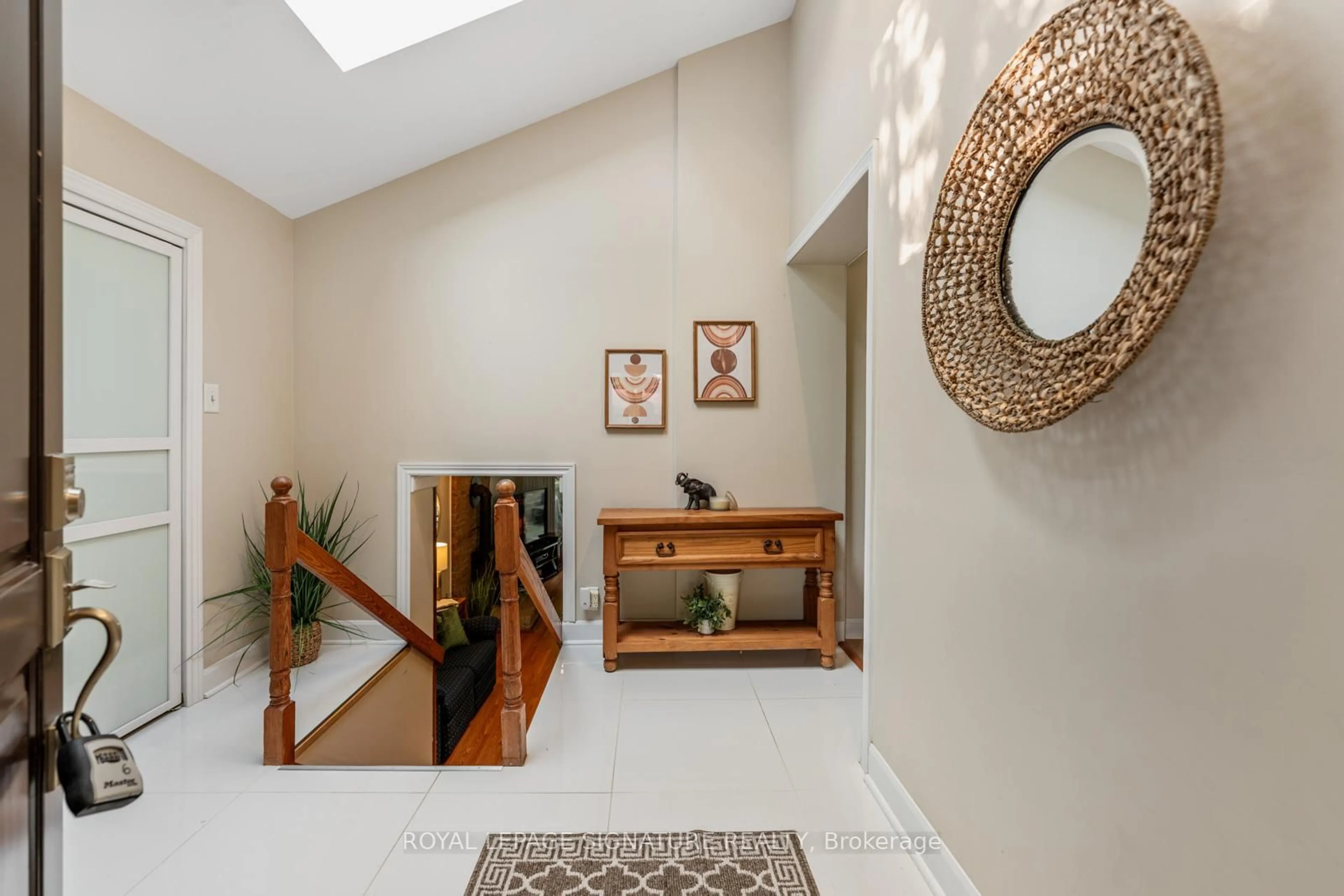 Indoor foyer for 58 Par Ave, Toronto Ontario M1G 2G6