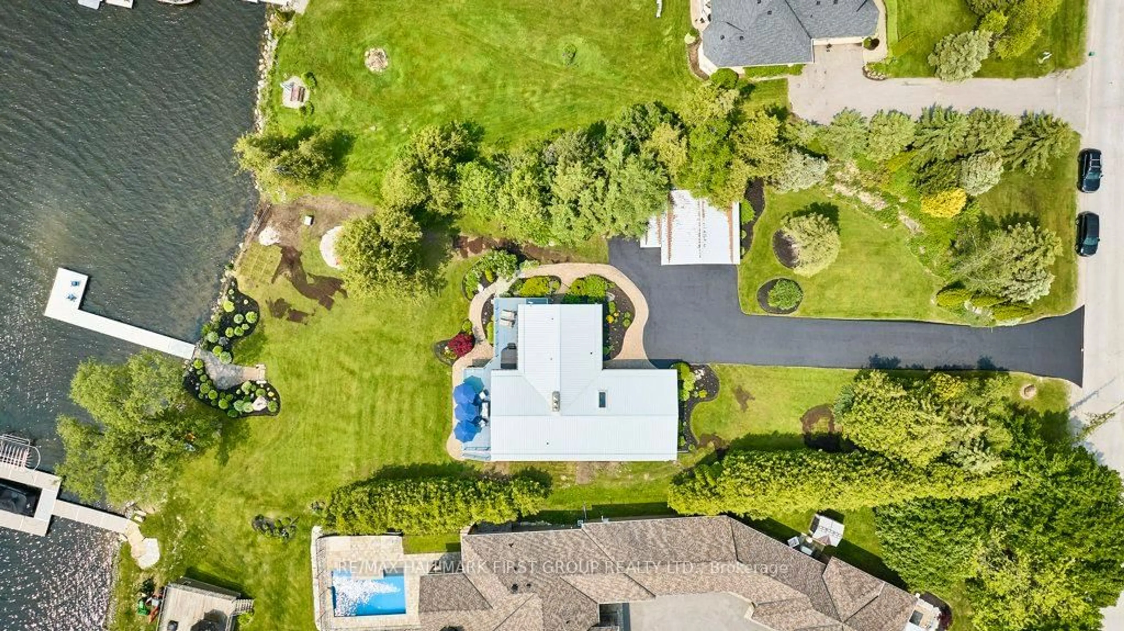 A pic from outside/outdoor area/front of a property/back of a property/a pic from drone, unknown for 6 Ambleside Dr, Scugog Ontario L9L 1B4