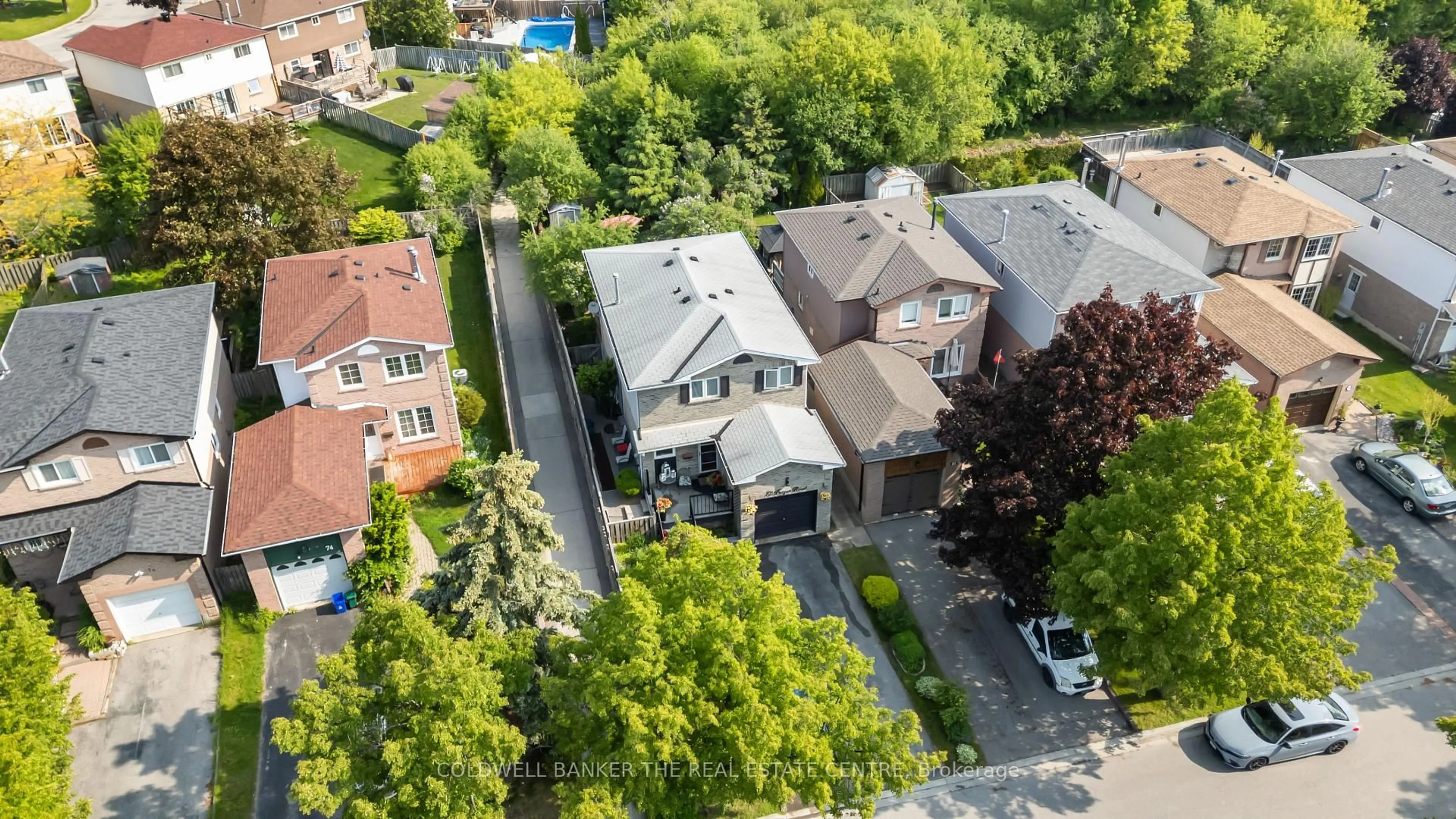 A pic from outside/outdoor area/front of a property/back of a property/a pic from drone, street for 72 Frazer Rd, Ajax Ontario L1S 4B2
