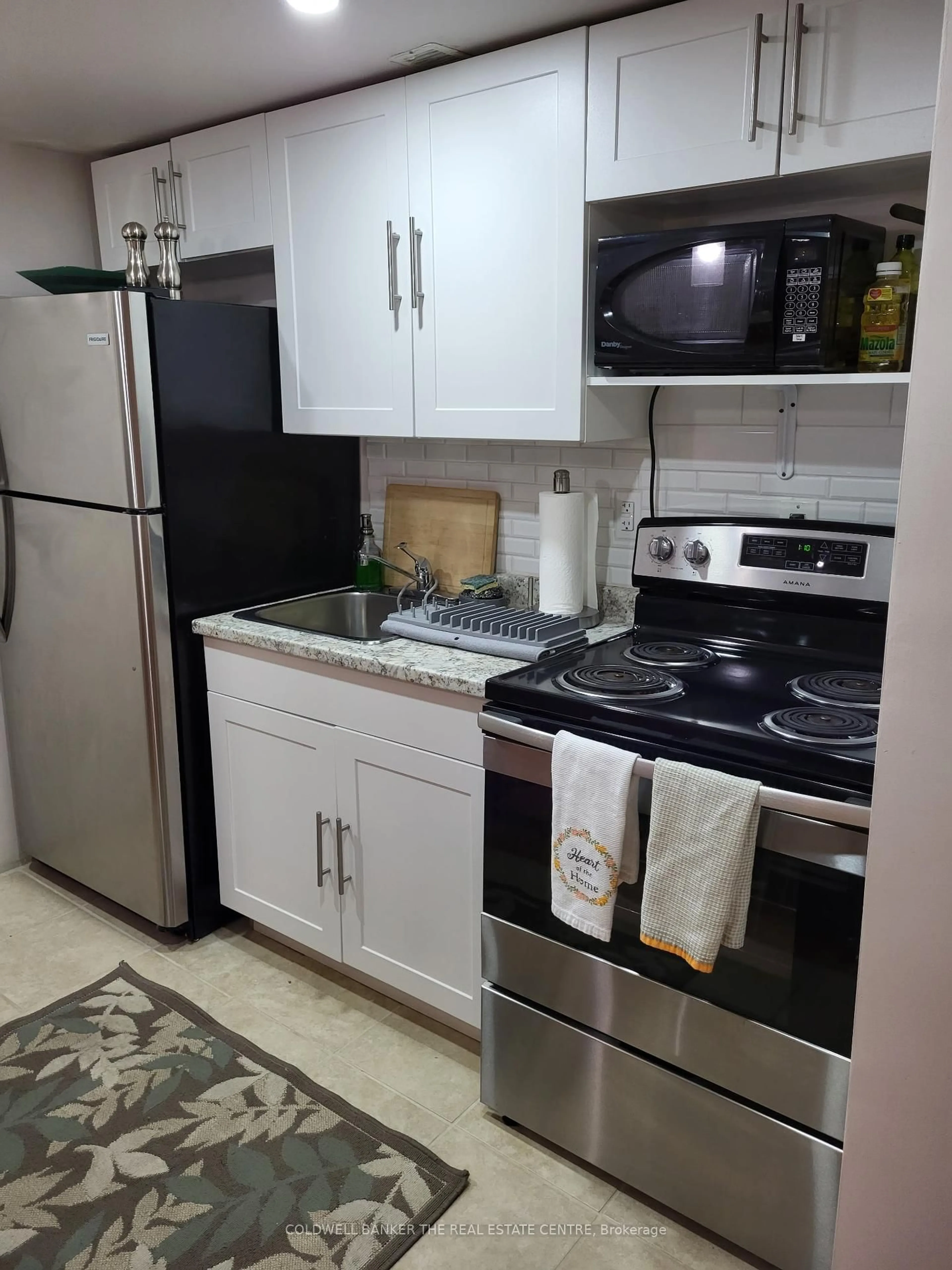 Standard kitchen, ceramic/tile floor for 72 Frazer Rd, Ajax Ontario L1S 4B2