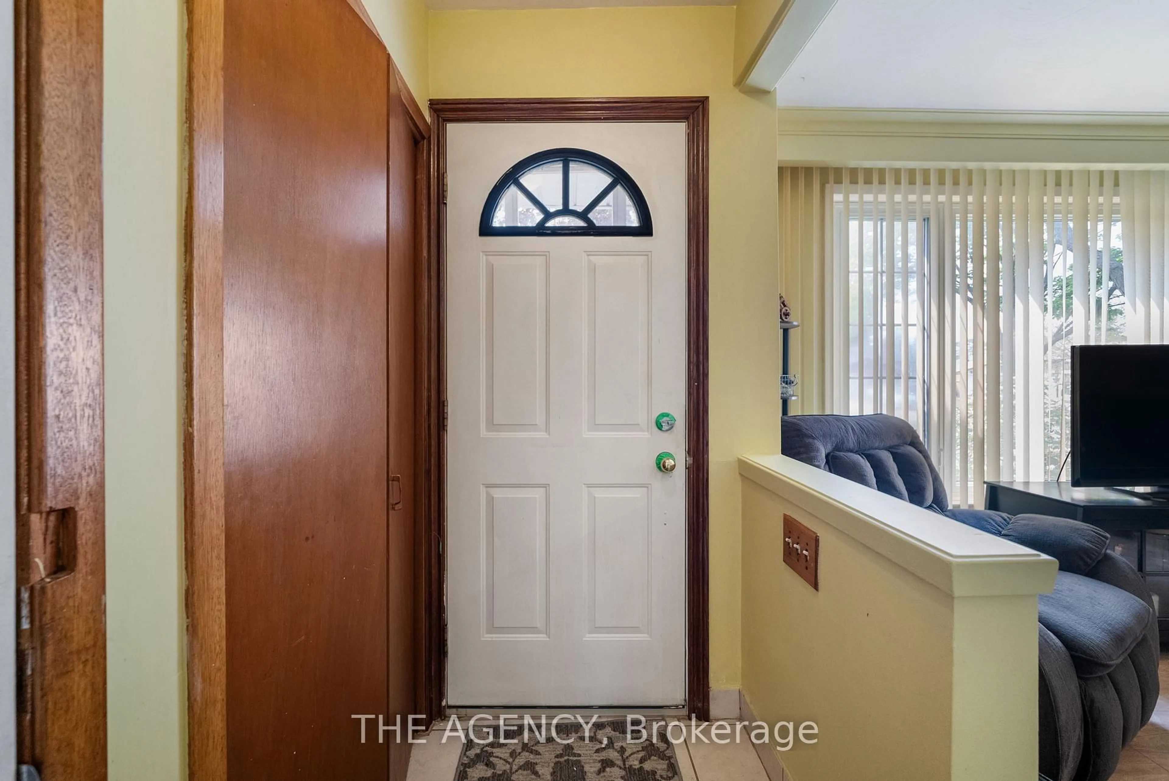 Indoor entryway for 3 Shoreview Dr, Toronto Ontario M1E 3R1