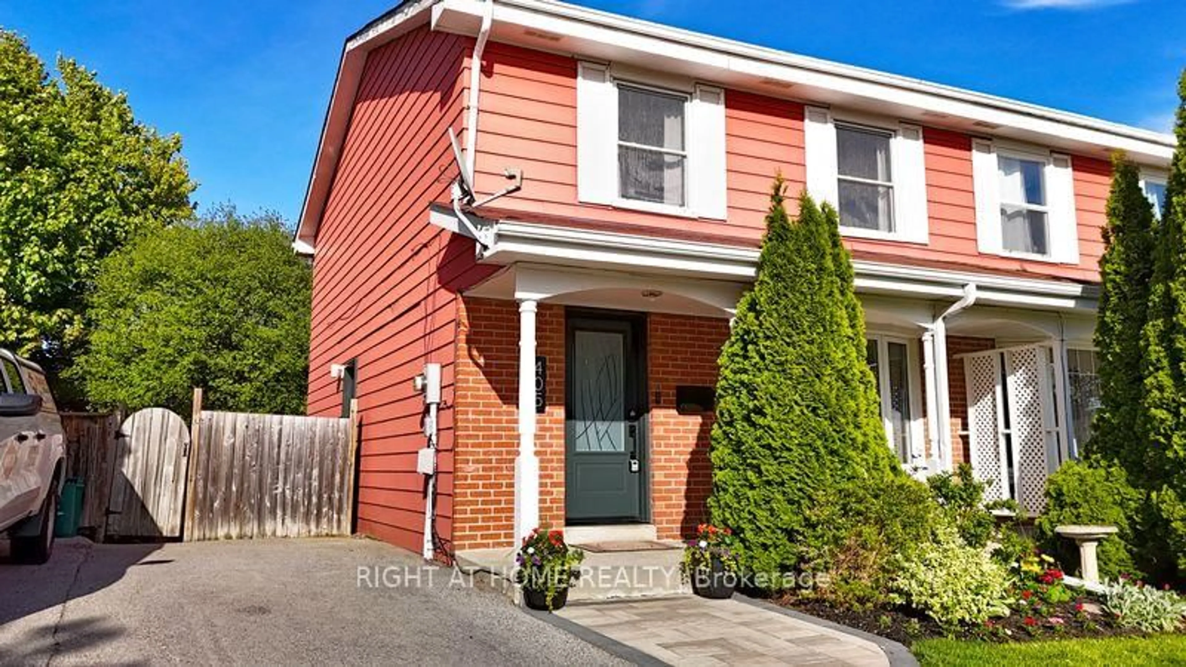Home with brick exterior material, street for 405 Fleetwood Dr, Oshawa Ontario L1K 1C2