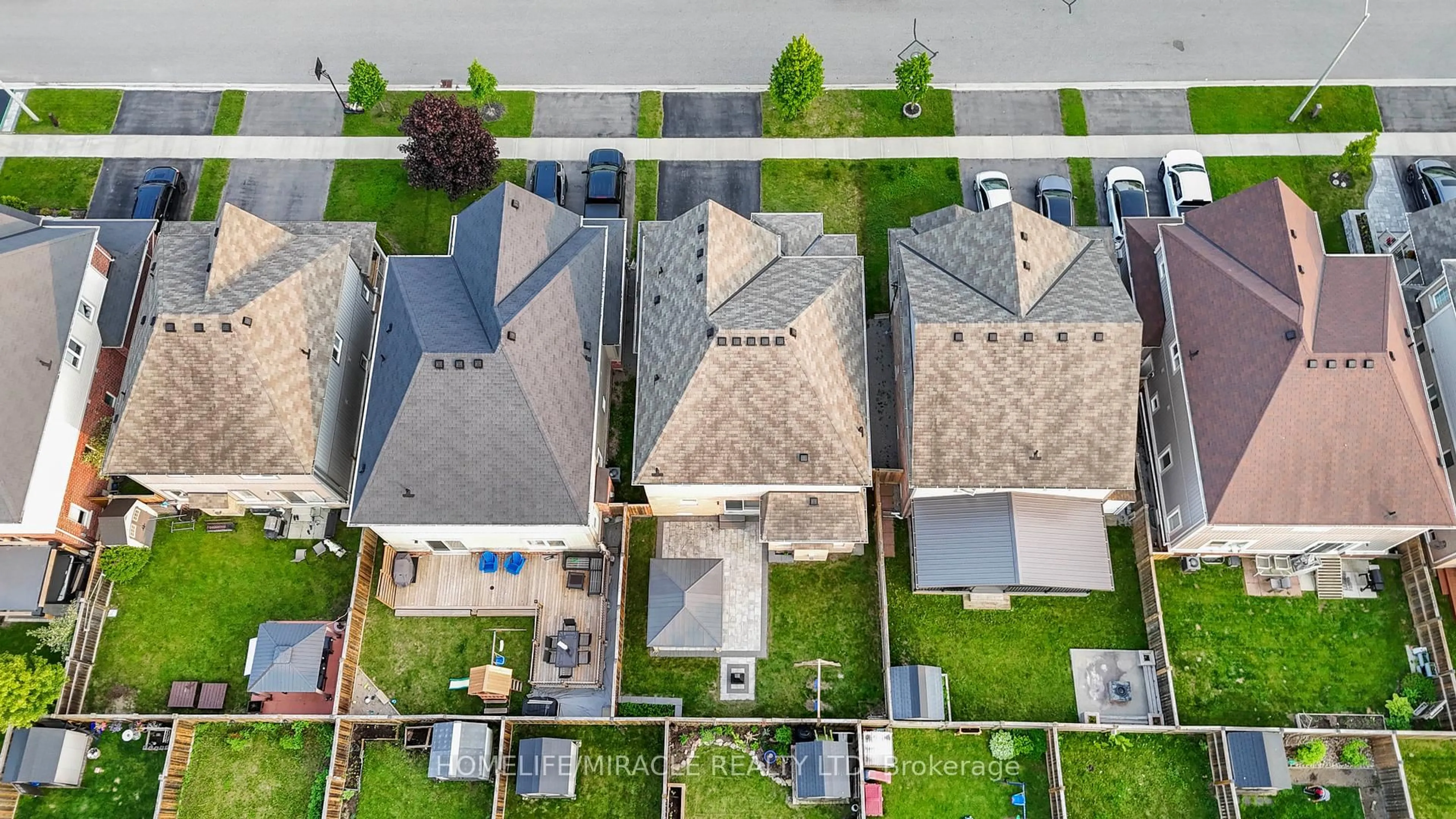 A pic from outside/outdoor area/front of a property/back of a property/a pic from drone, street for 26 Kenneth Cole Dr, Clarington Ontario L1C 0P3
