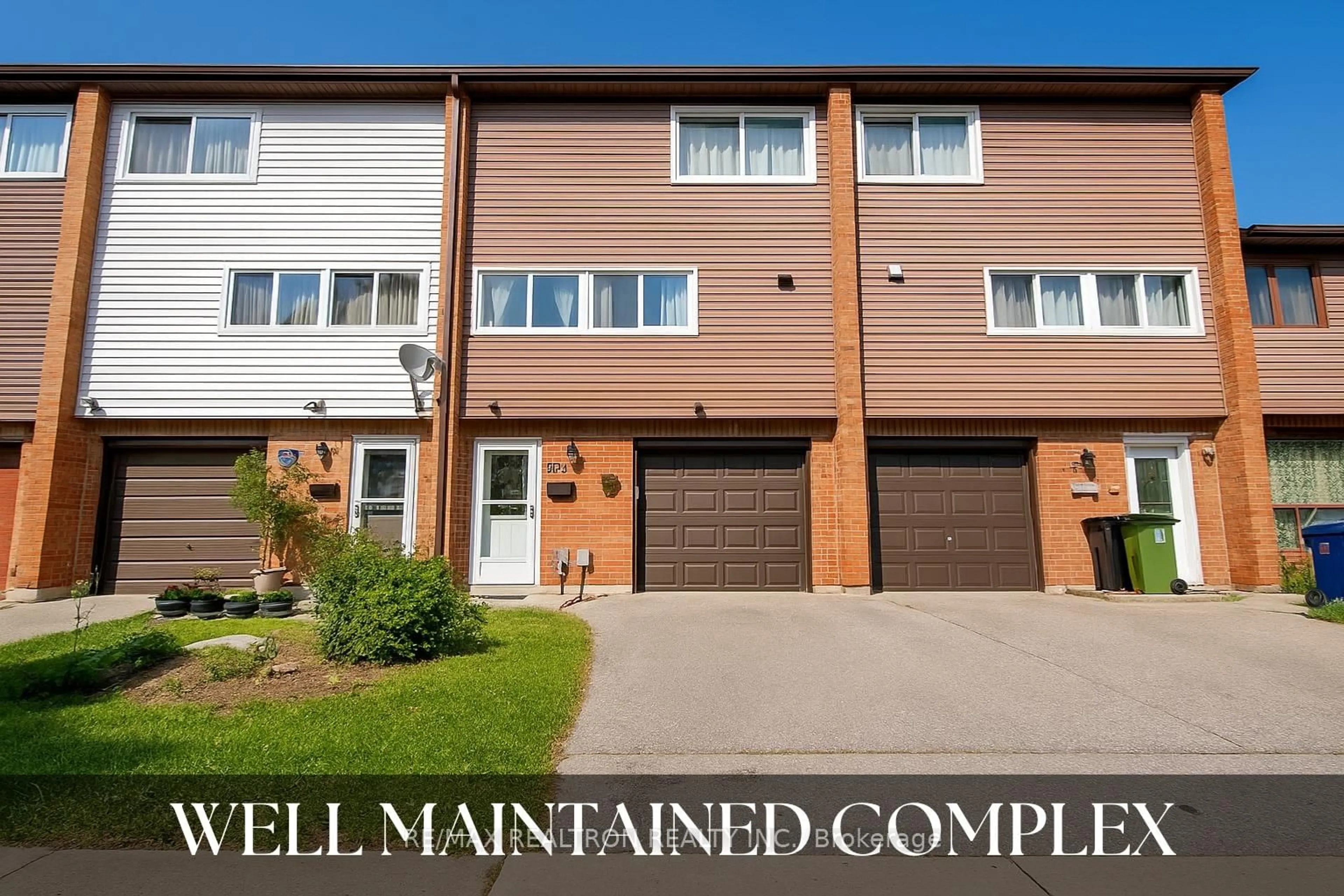 Home with vinyl exterior material, street for 90 Wingarden Crt #190, Toronto Ontario M1B 2K3