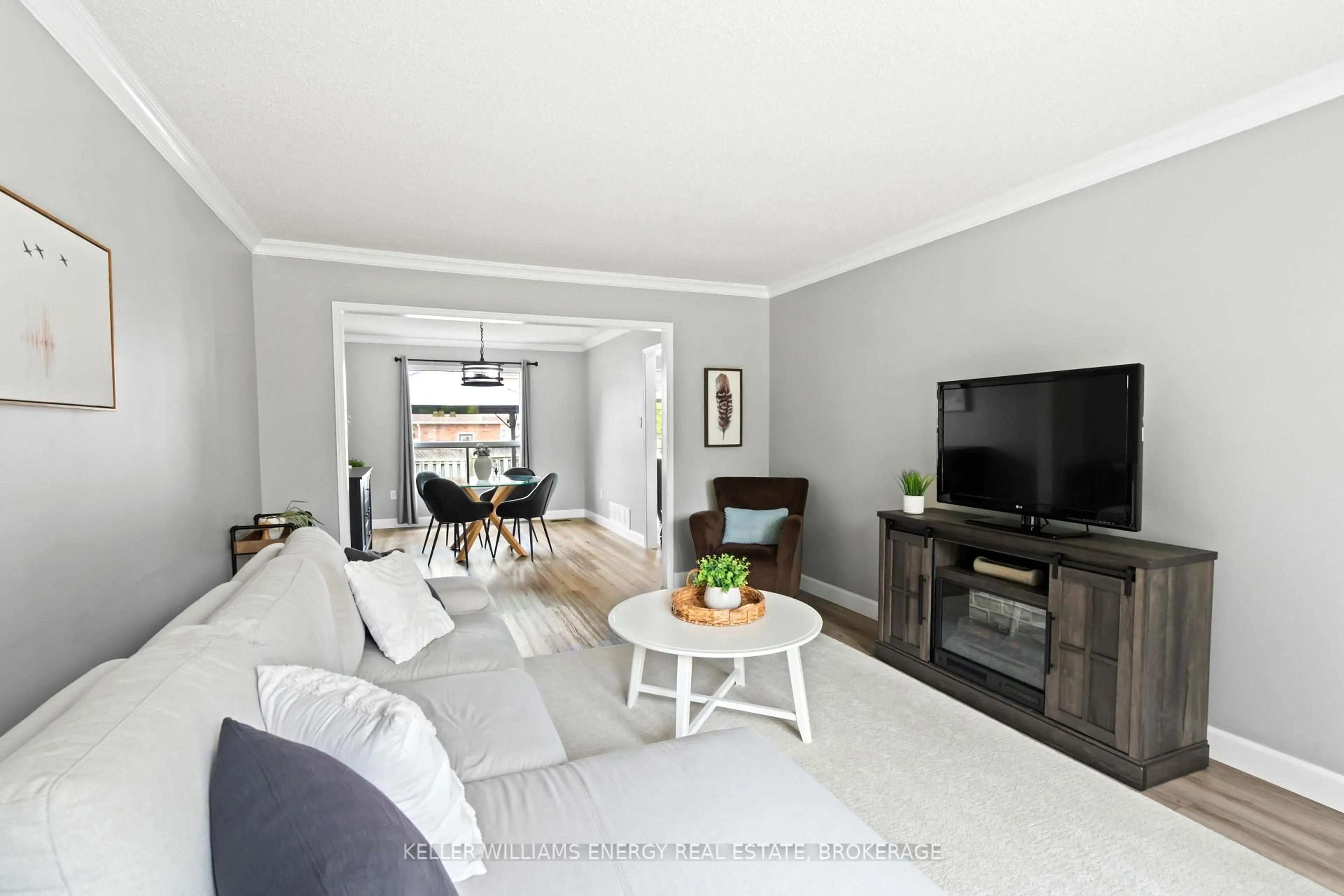 Living room with furniture, unknown for 55 Strathmanor Dr, Clarington Ontario L1C 4L3