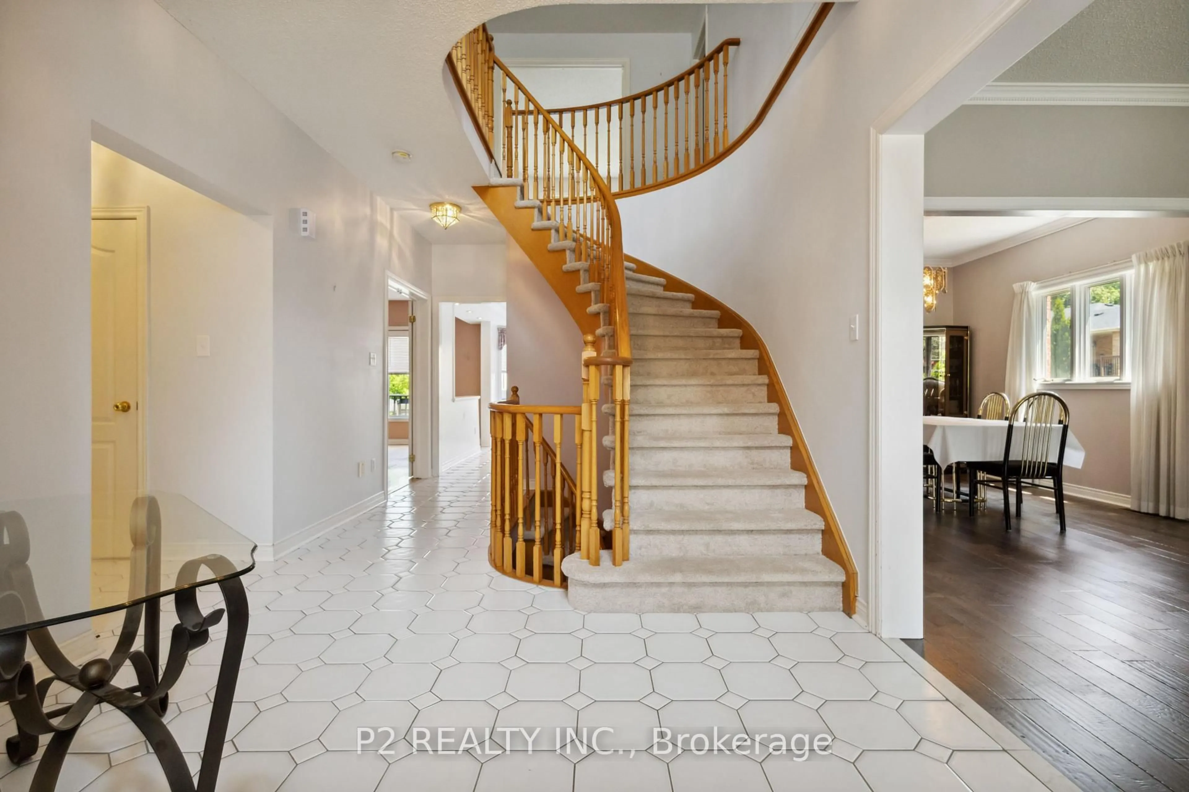 Indoor foyer for 1007 Lytton Crt, Pickering Ontario L1W 3Z2