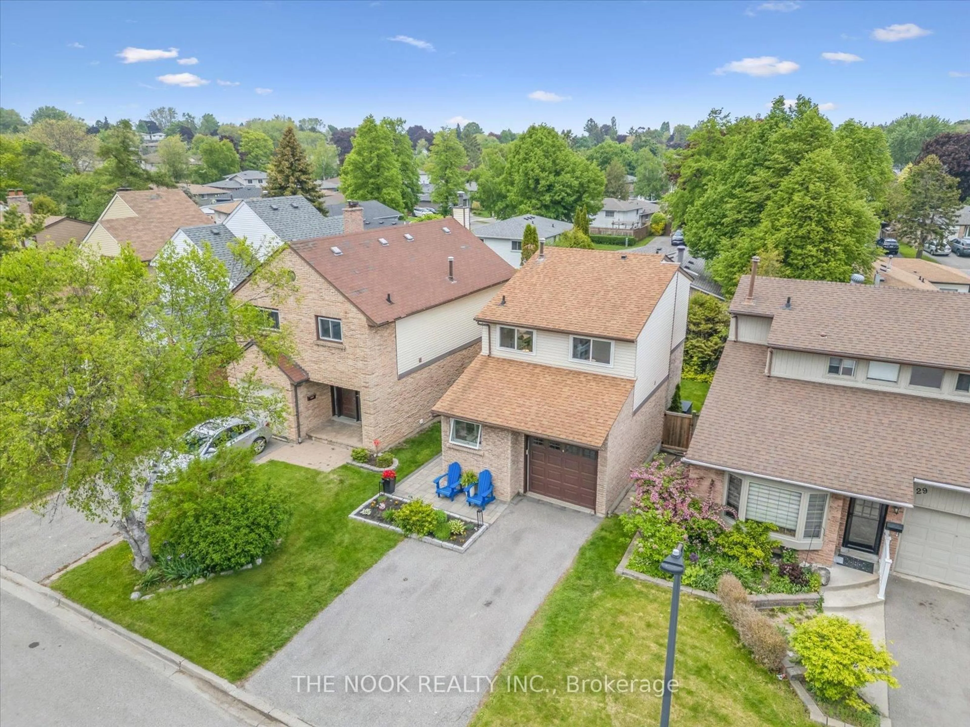 A pic from outside/outdoor area/front of a property/back of a property/a pic from drone, street for 27 Andrea Rd, Ajax Ontario L1S 3V8