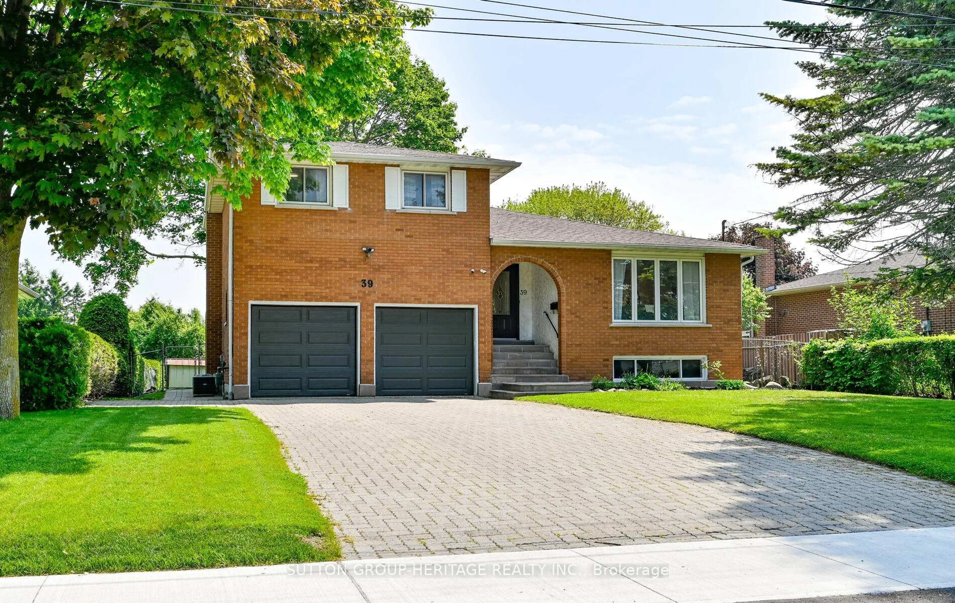 Home with brick exterior material, street for 39 Scott St, Whitby Ontario L1N 3L2