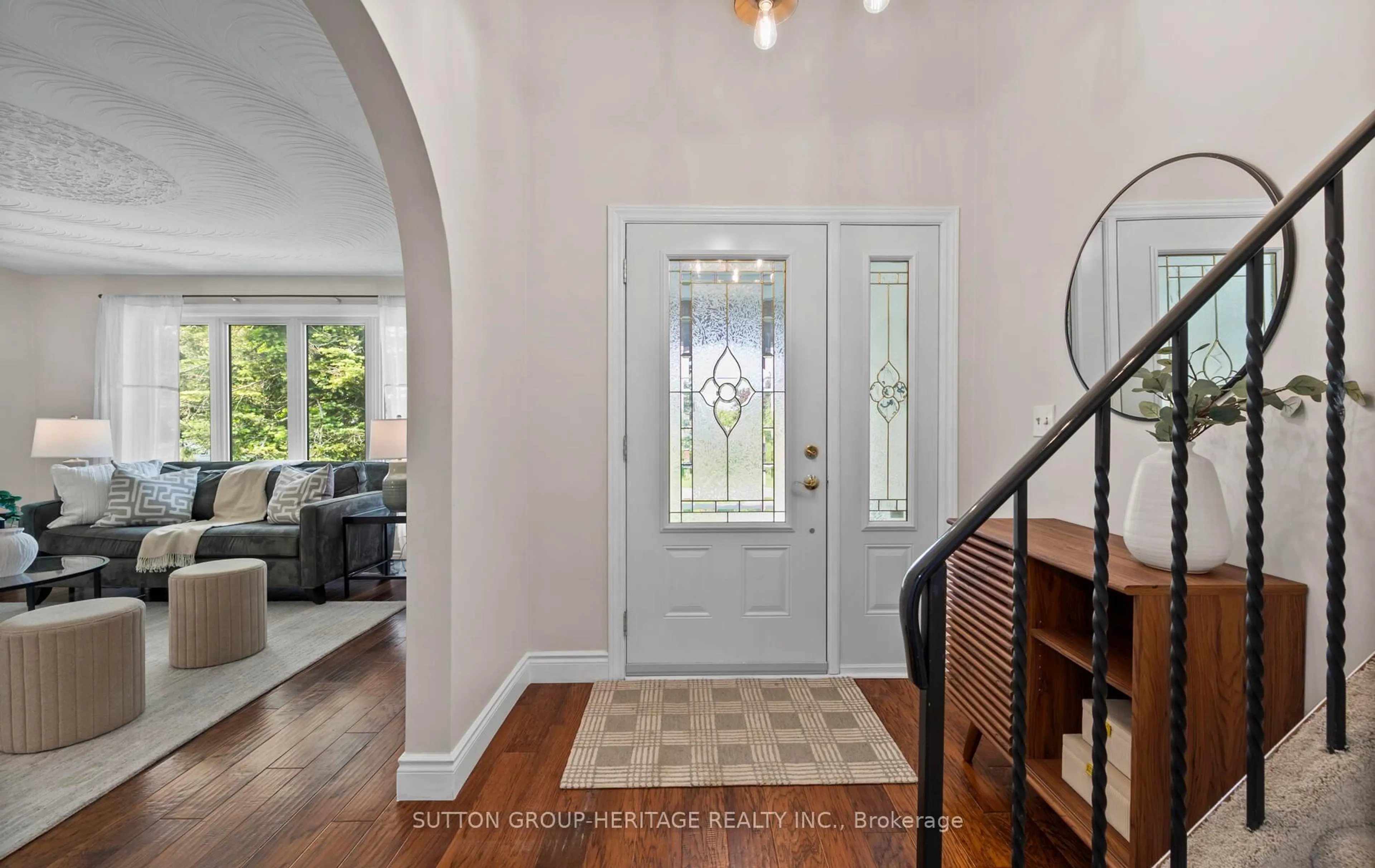 Indoor entryway for 39 Scott St, Whitby Ontario L1N 3L2