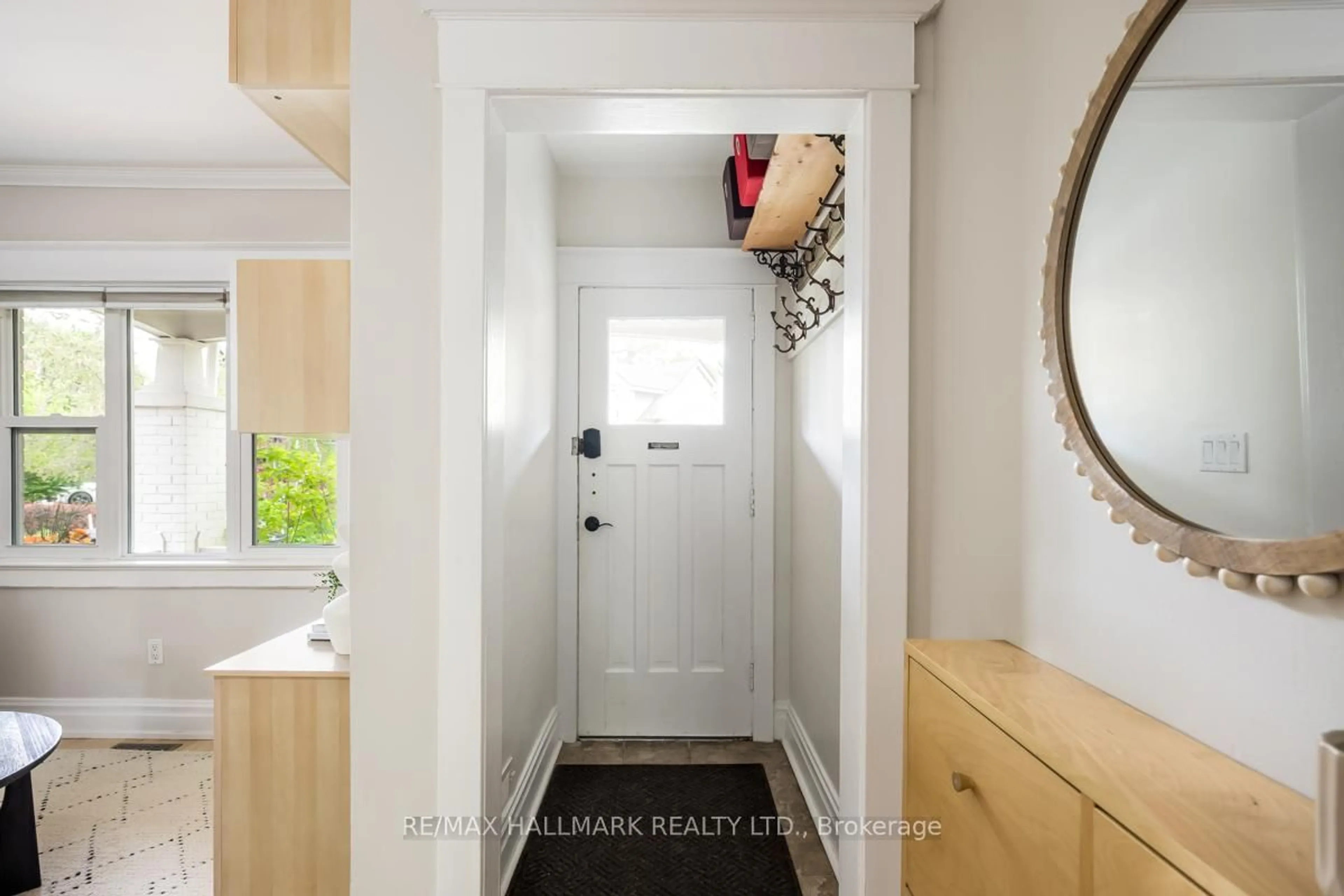 Indoor entryway for 56 Maughan Cres, Toronto Ontario M4L 3E6