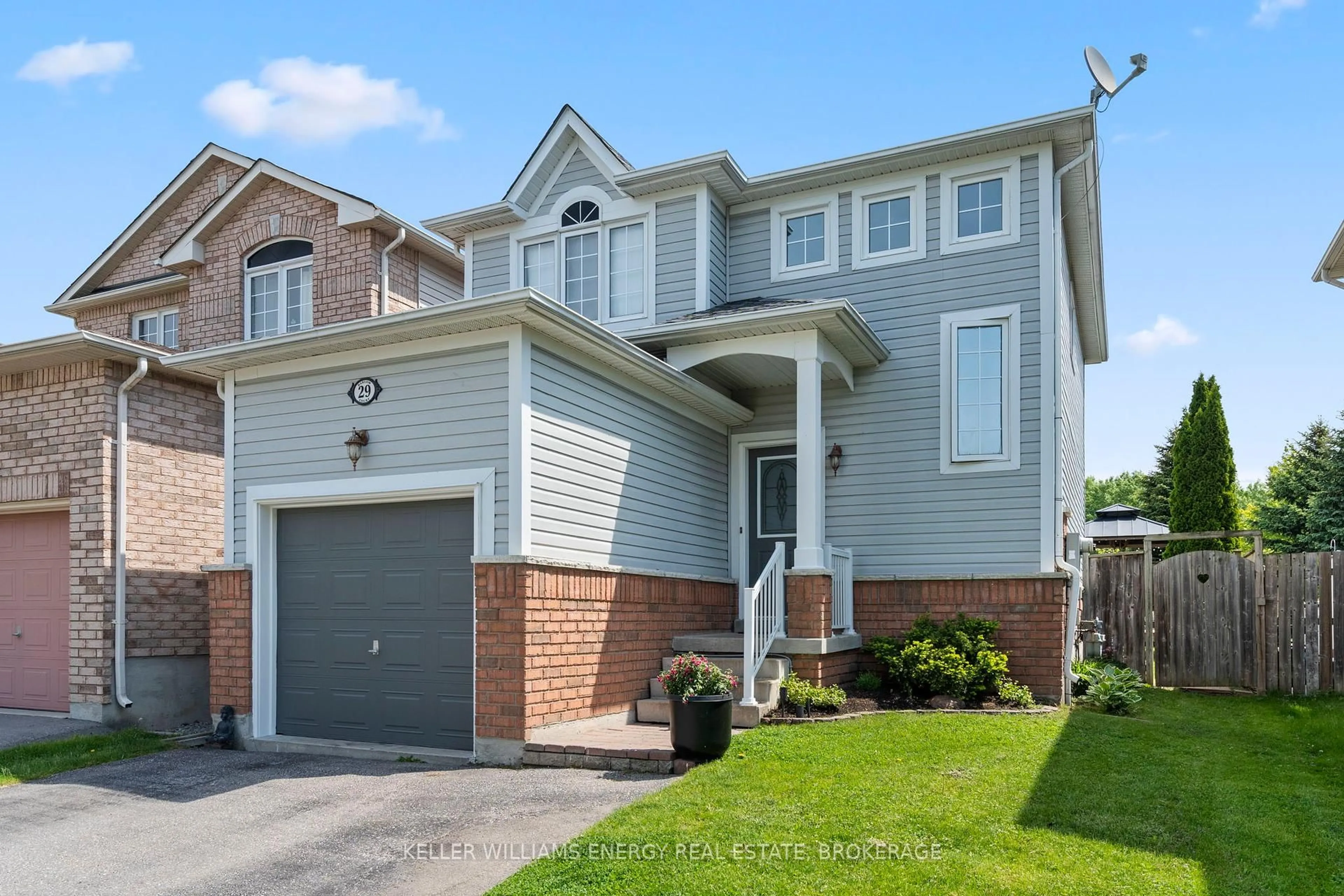 Home with vinyl exterior material, street for 29 Barlow Crt, Clarington Ontario L1C 5G5