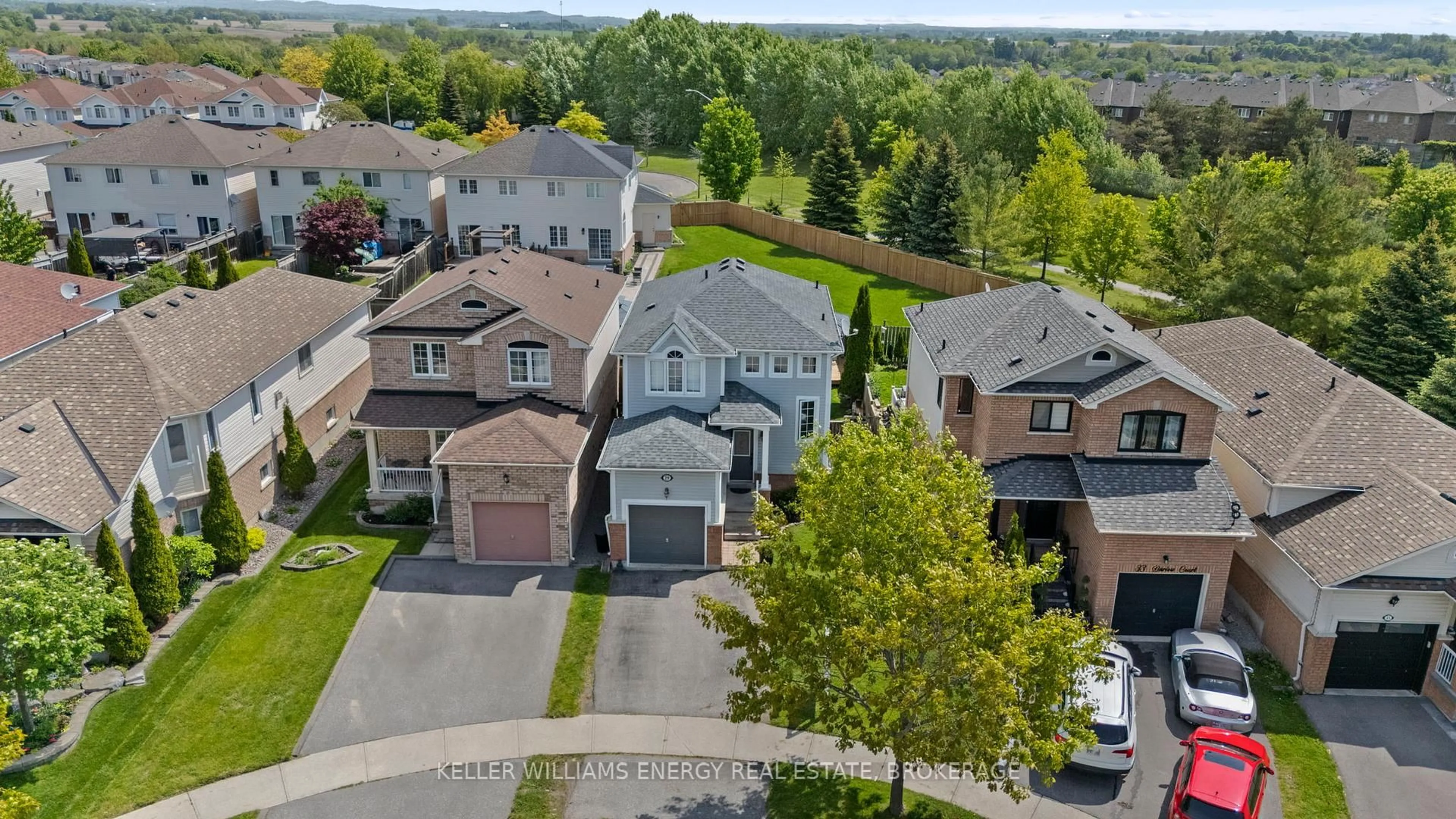 A pic from outside/outdoor area/front of a property/back of a property/a pic from drone, street for 29 Barlow Crt, Clarington Ontario L1C 5G5
