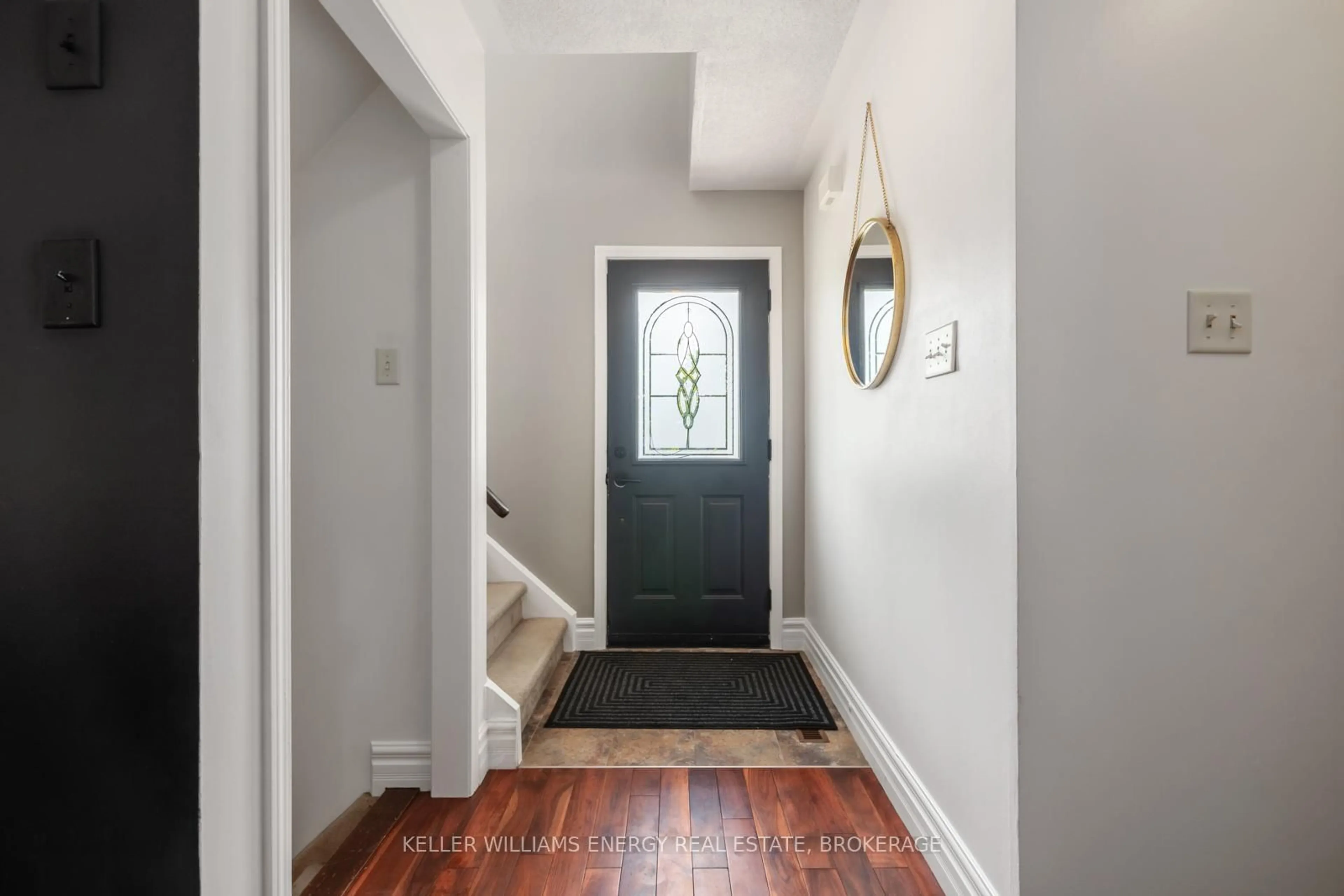 Indoor entryway for 29 Barlow Crt, Clarington Ontario L1C 5G5