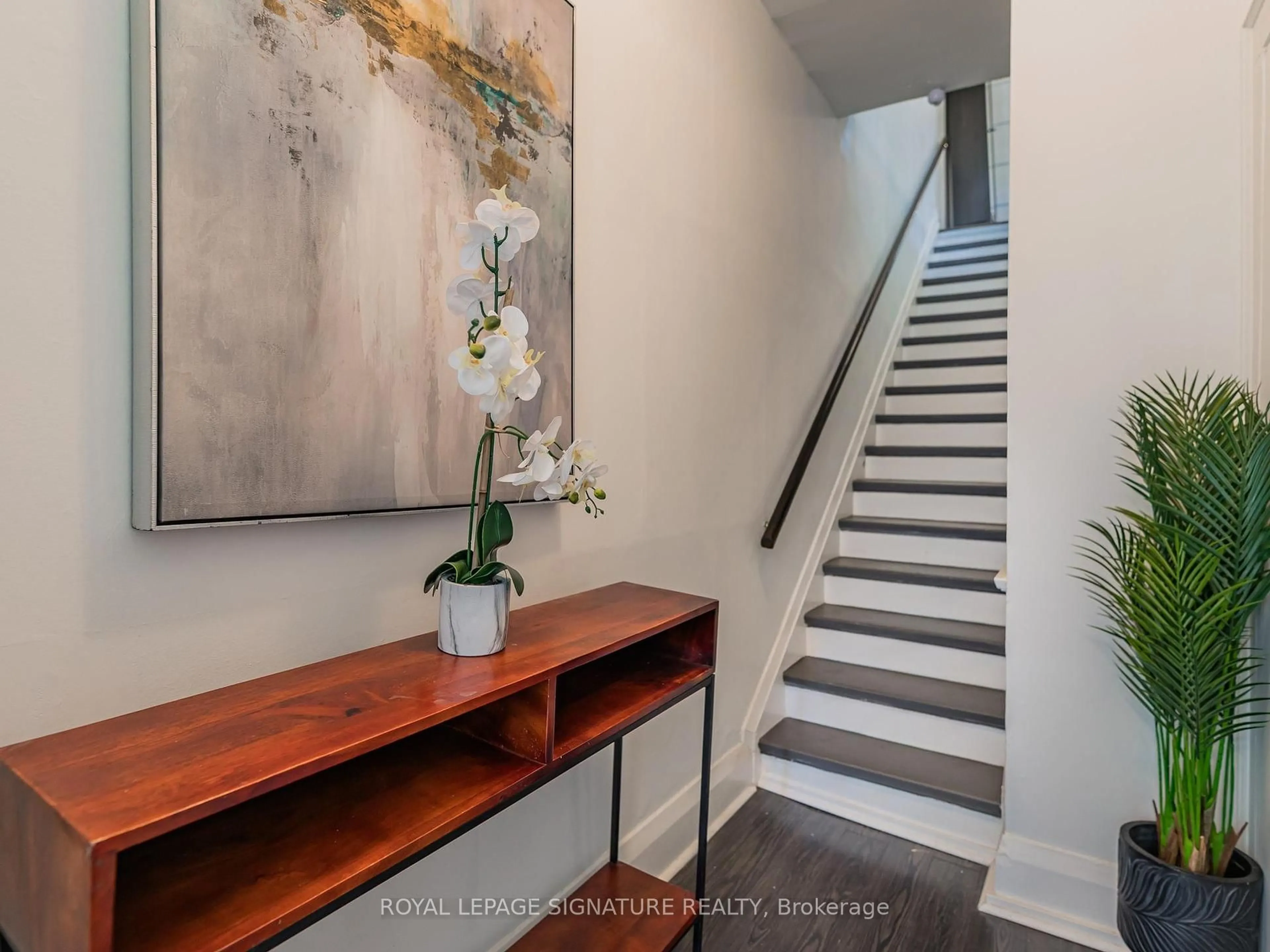 Indoor entryway for 8 Fairford Ave, Toronto Ontario M4L 2J6