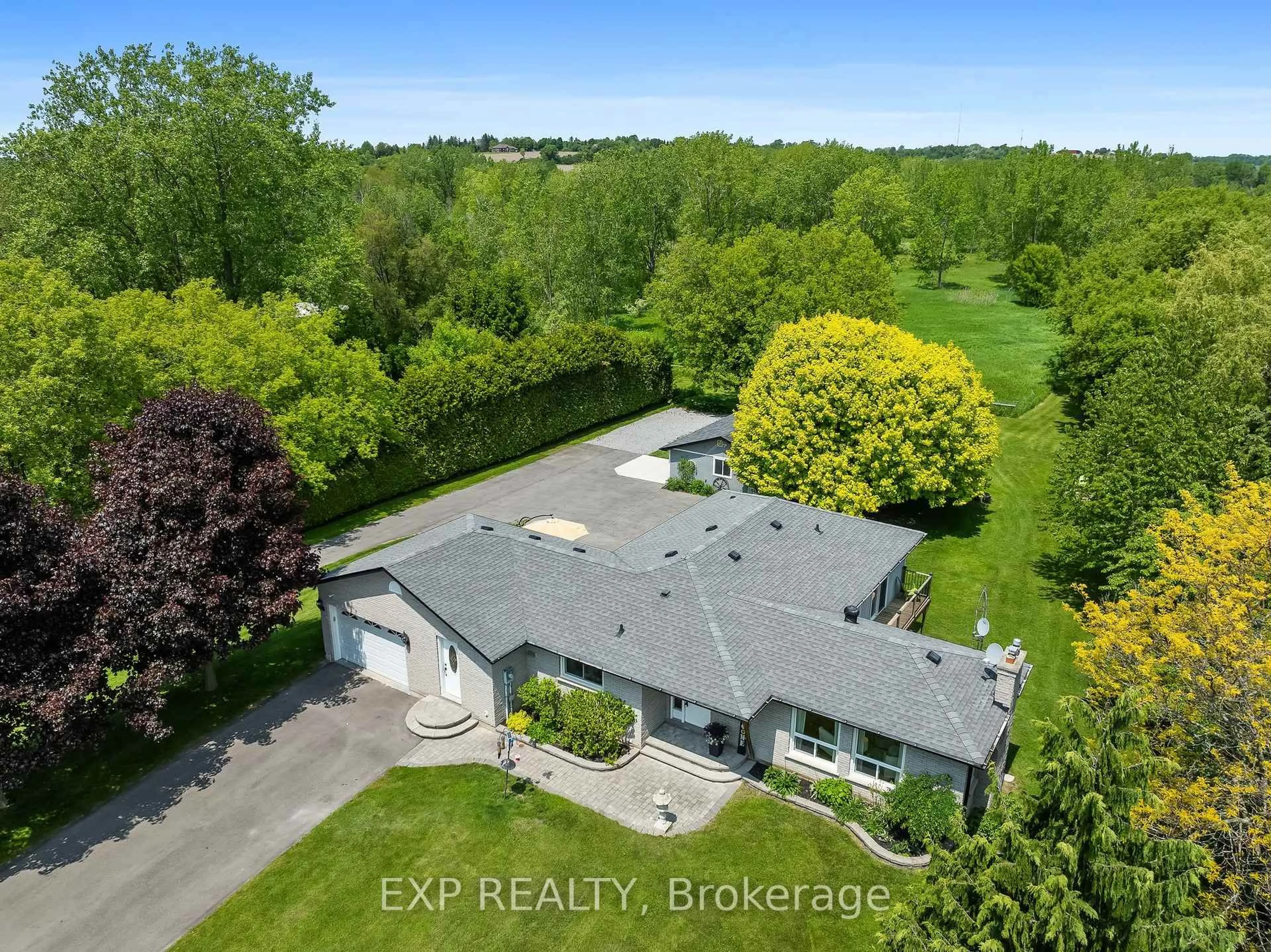 A pic from outside/outdoor area/front of a property/back of a property/a pic from drone, unknown for 1742 Pebblestone Rd, Clarington Ontario L1E 2L4