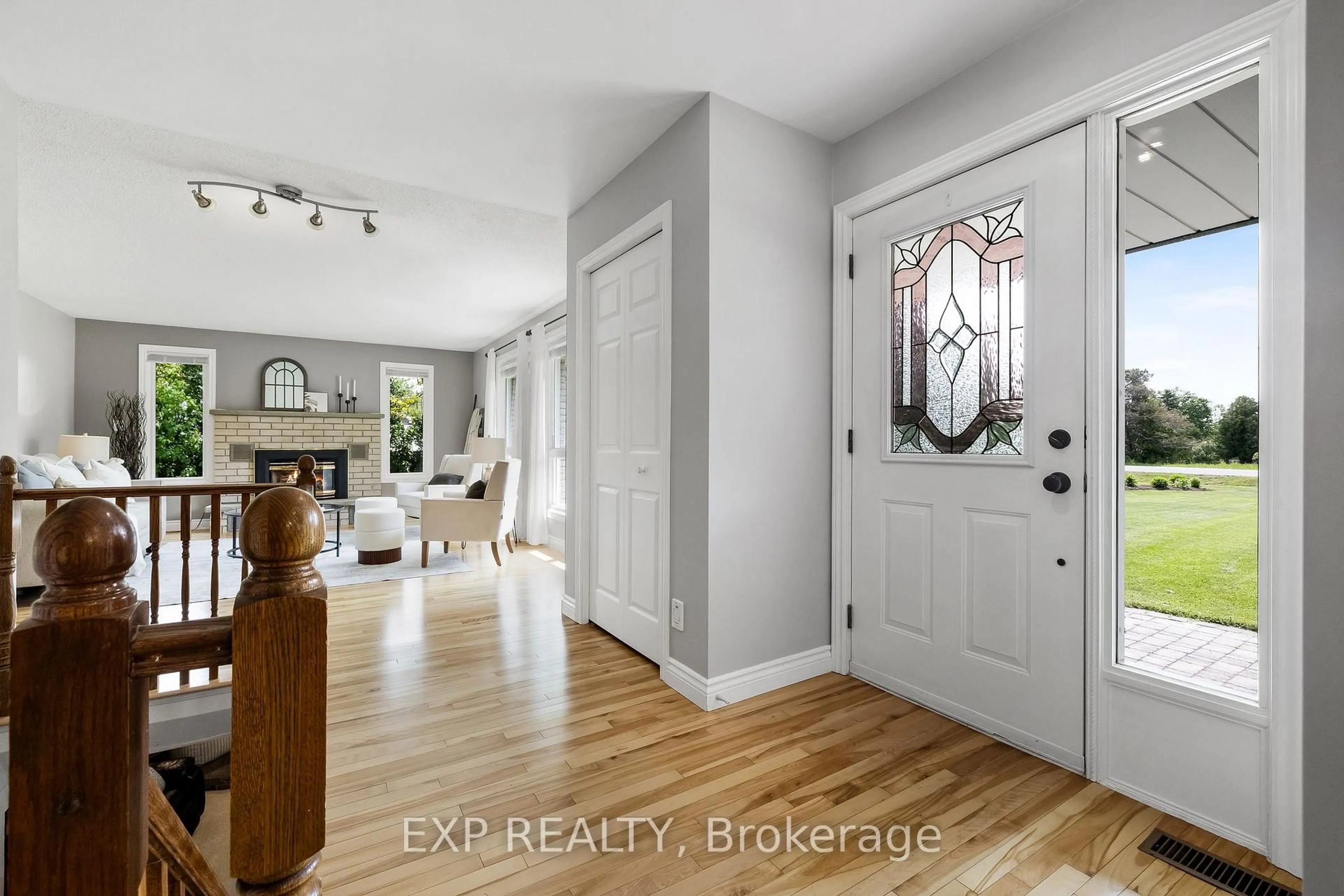 Indoor entryway for 1742 Pebblestone Rd, Clarington Ontario L1E 2L4